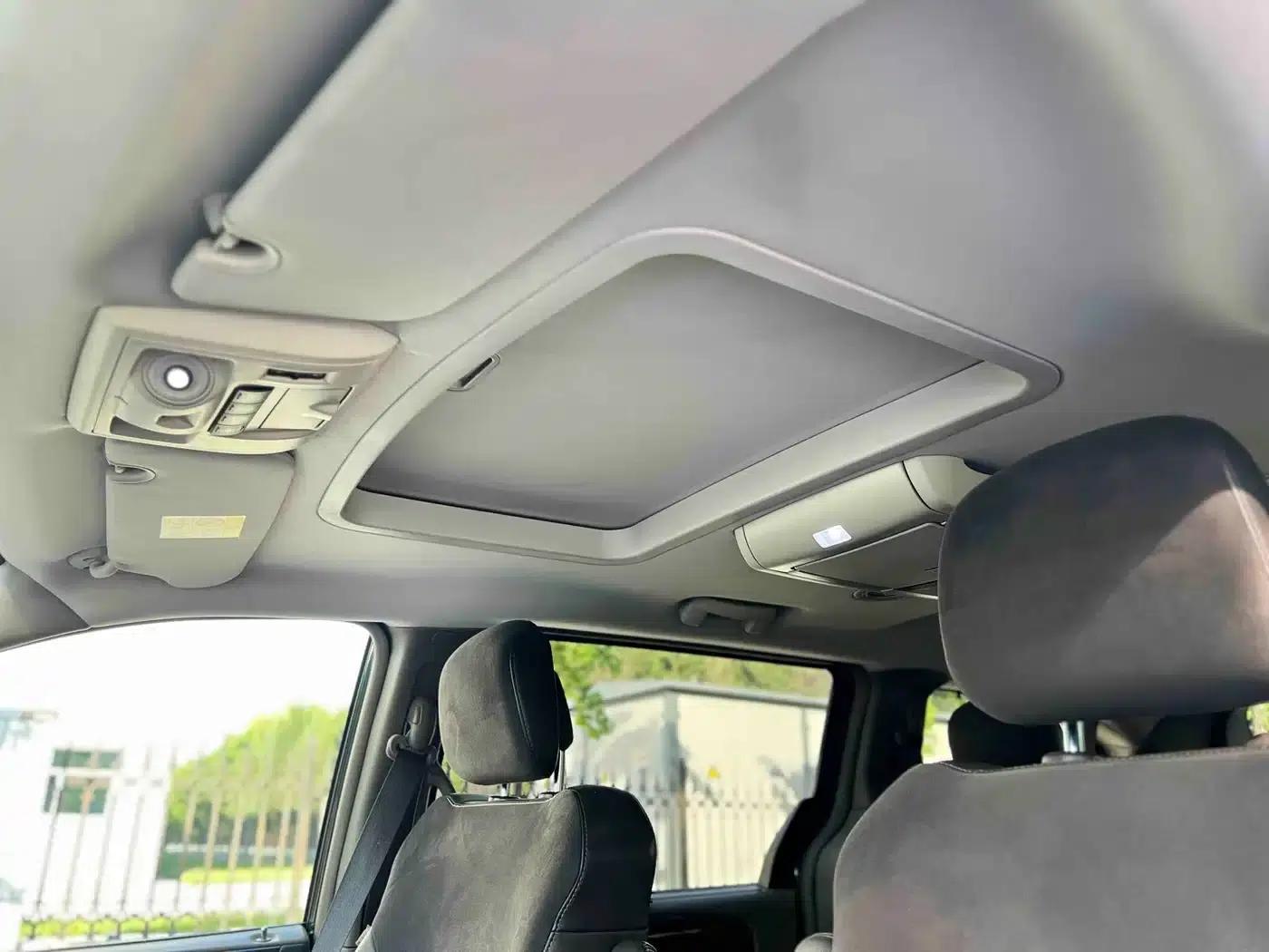 2013 Imported Grand Voyager 3.6L Luxury Edition — миниатюра 30