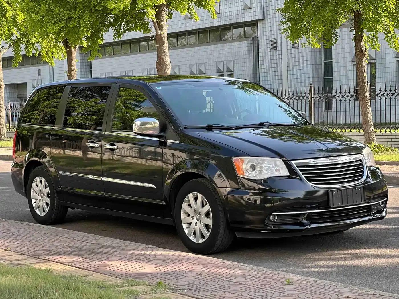 2013 Imported Grand Voyager 3.6L Luxury Edition — миниатюра 4