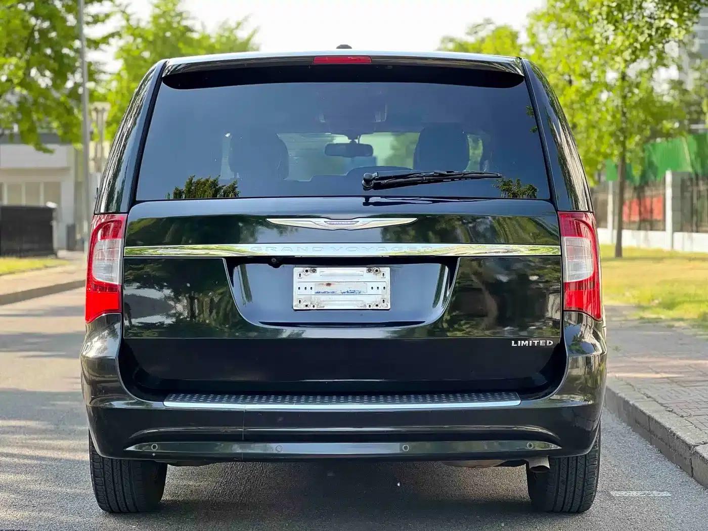 2013 Imported Grand Voyager 3.6L Luxury Edition — миниатюра 6