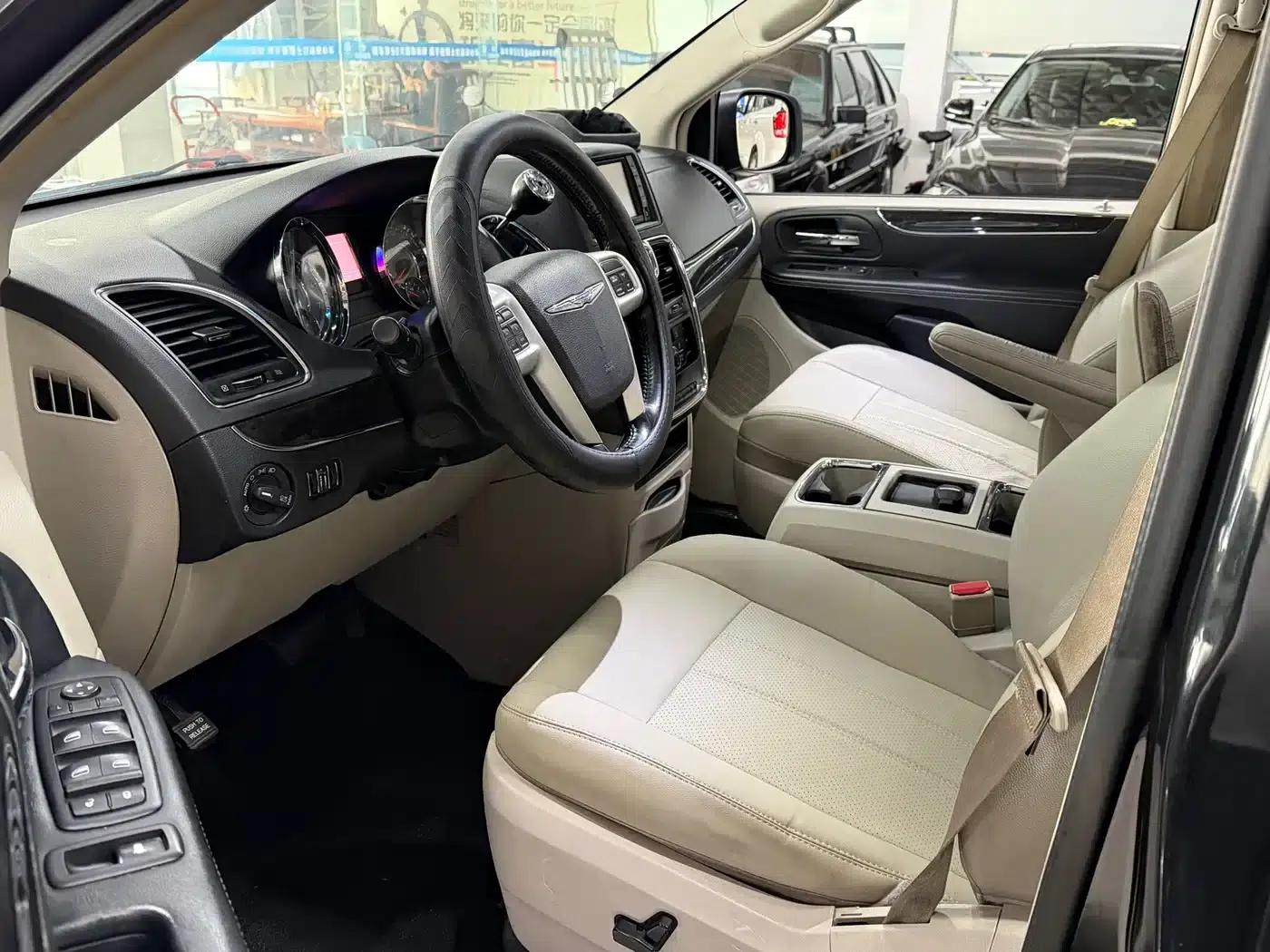 2014 Imported Grand Voyager 3.6L Comfort Edition — миниатюра 4