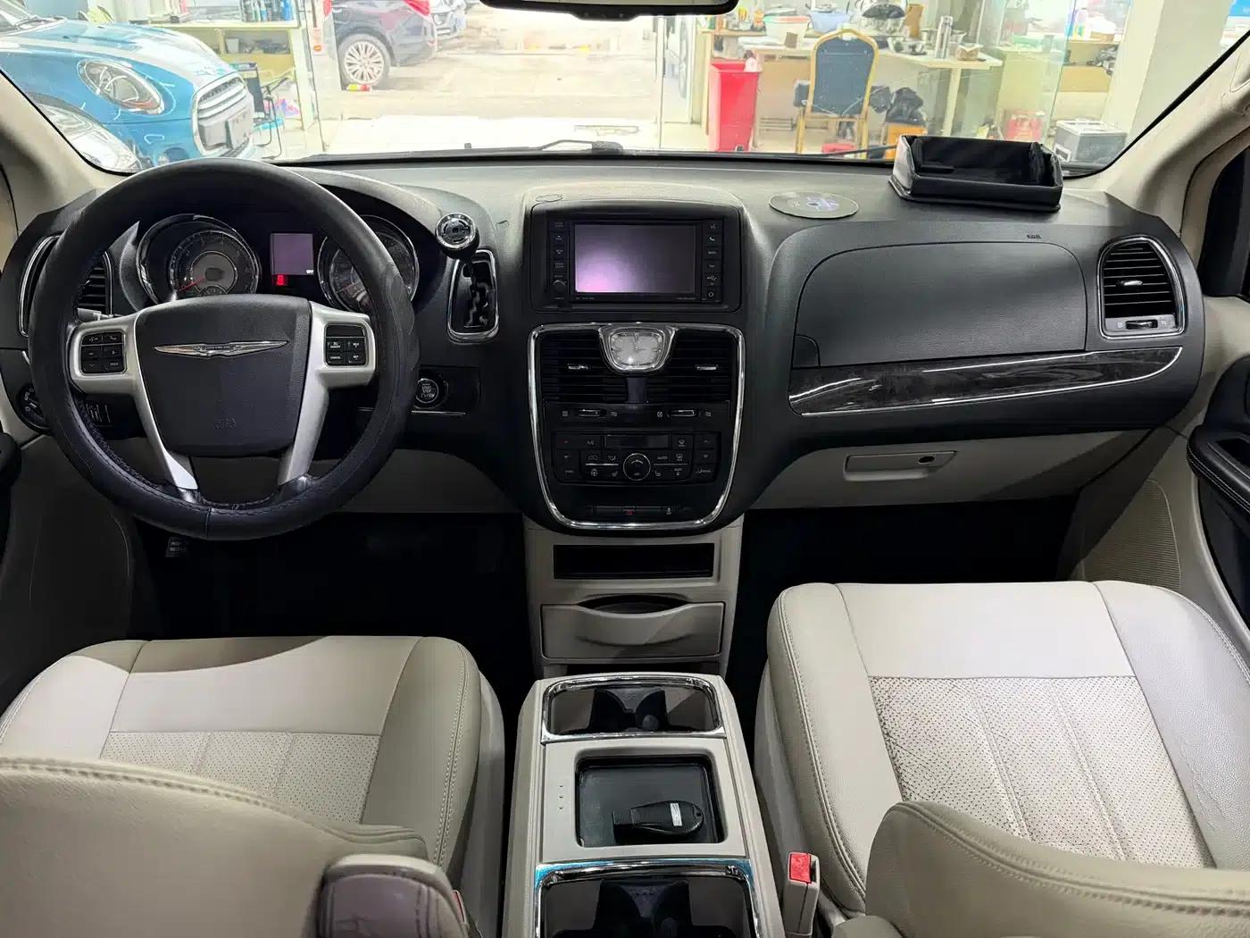 2014 Imported Grand Voyager 3.6L Comfort Edition — миниатюра 6
