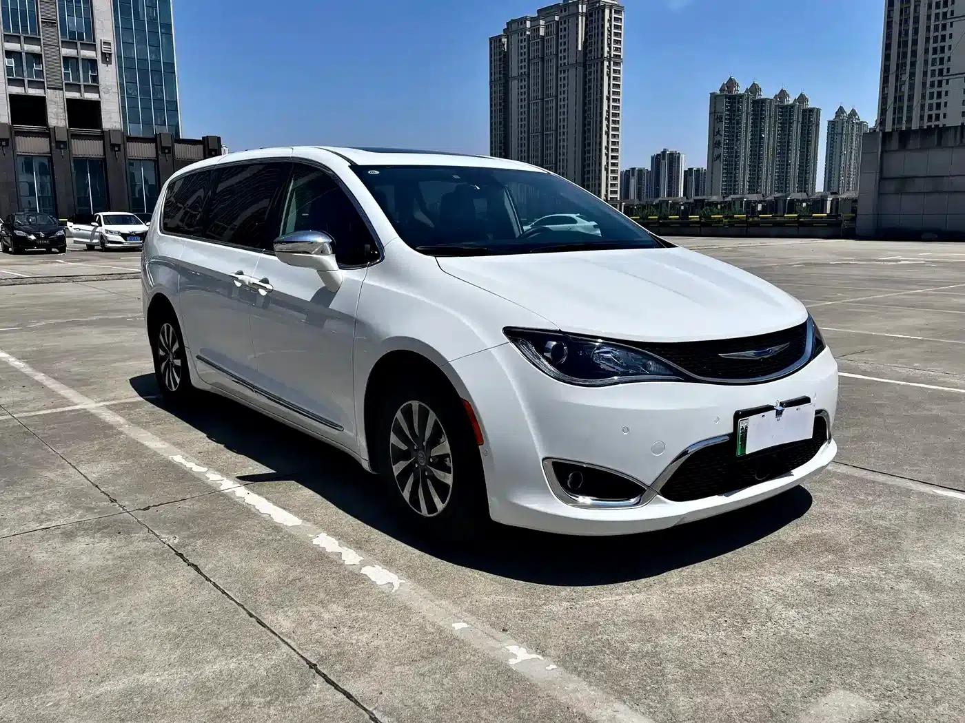 2019 Imported Grand Voyager PHEV 3.6L Plug-in Hybrid — миниатюра 2