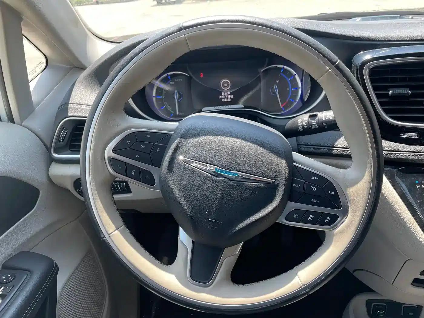 2019 Imported Grand Voyager PHEV 3.6L Plug-in Hybrid — миниатюра 12