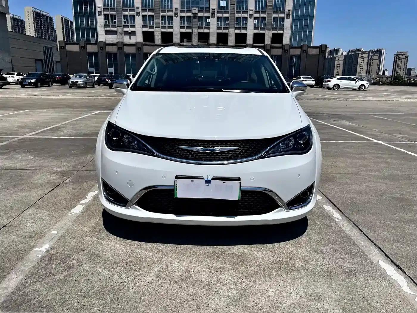 2019 Imported Grand Voyager PHEV 3.6L Plug-in Hybrid — миниатюра 4