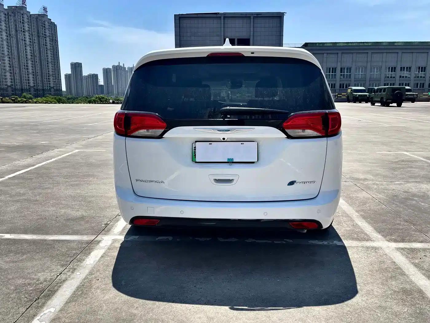 2019 Imported Grand Voyager PHEV 3.6L Plug-in Hybrid — миниатюра 5