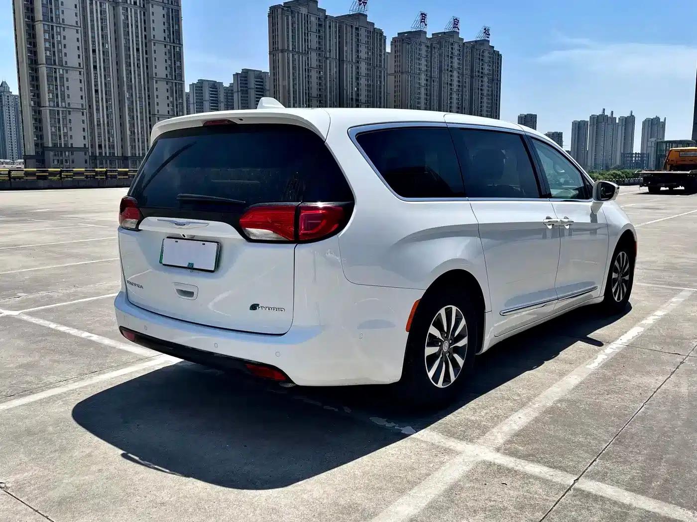 2019 Imported Grand Voyager PHEV 3.6L Plug-in Hybrid — миниатюра 6