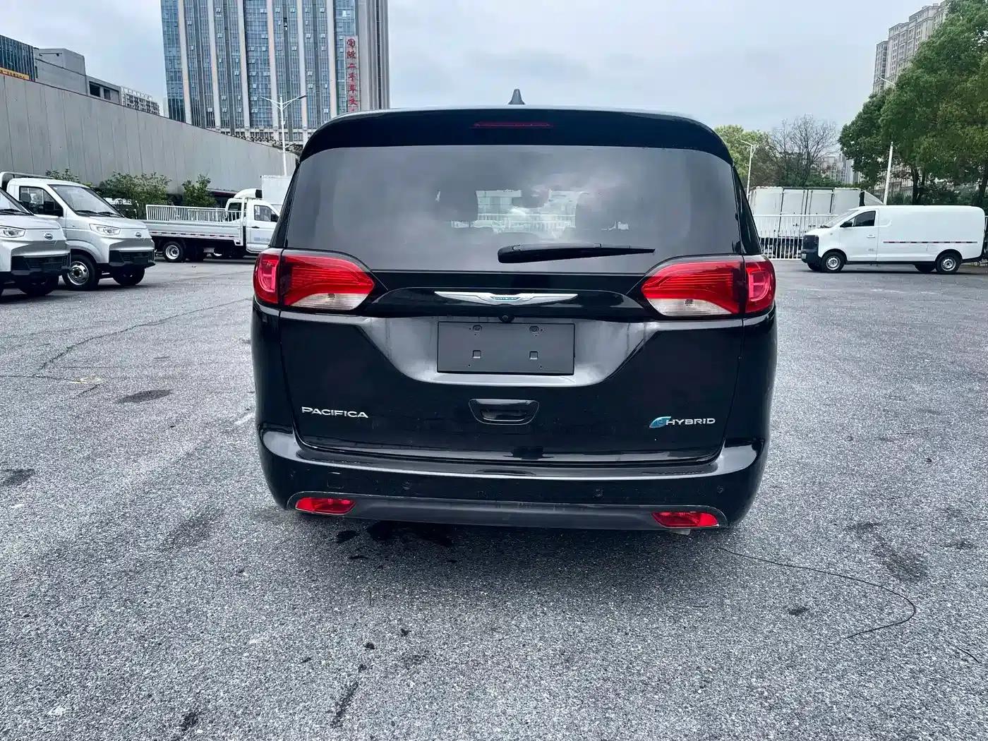 2019 Imported Grand Voyager PHEV 3.6L Plug-in Hybrid — миниатюра 6