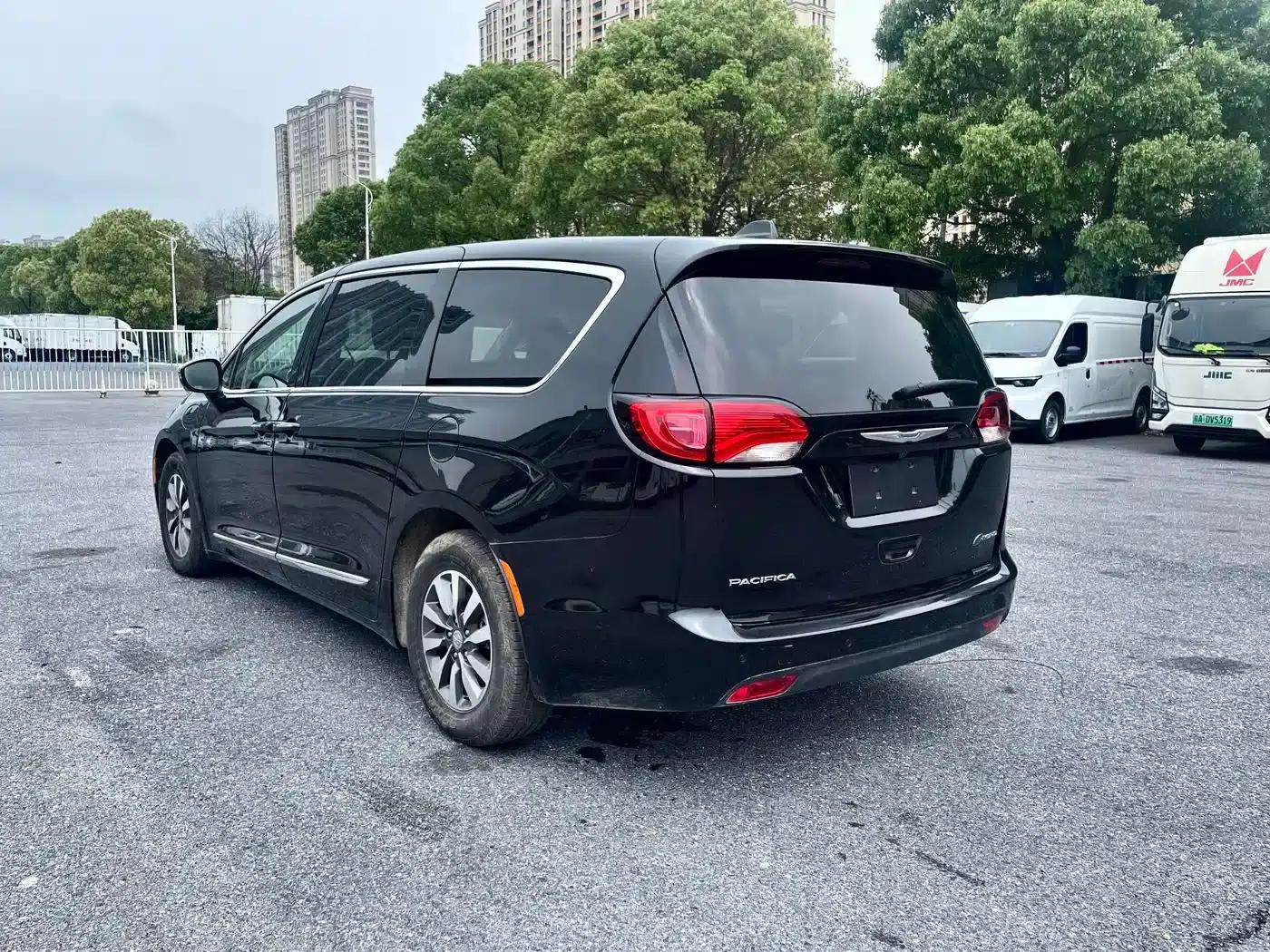 2019 Imported Grand Voyager PHEV 3.6L Plug-in Hybrid — миниатюра 7