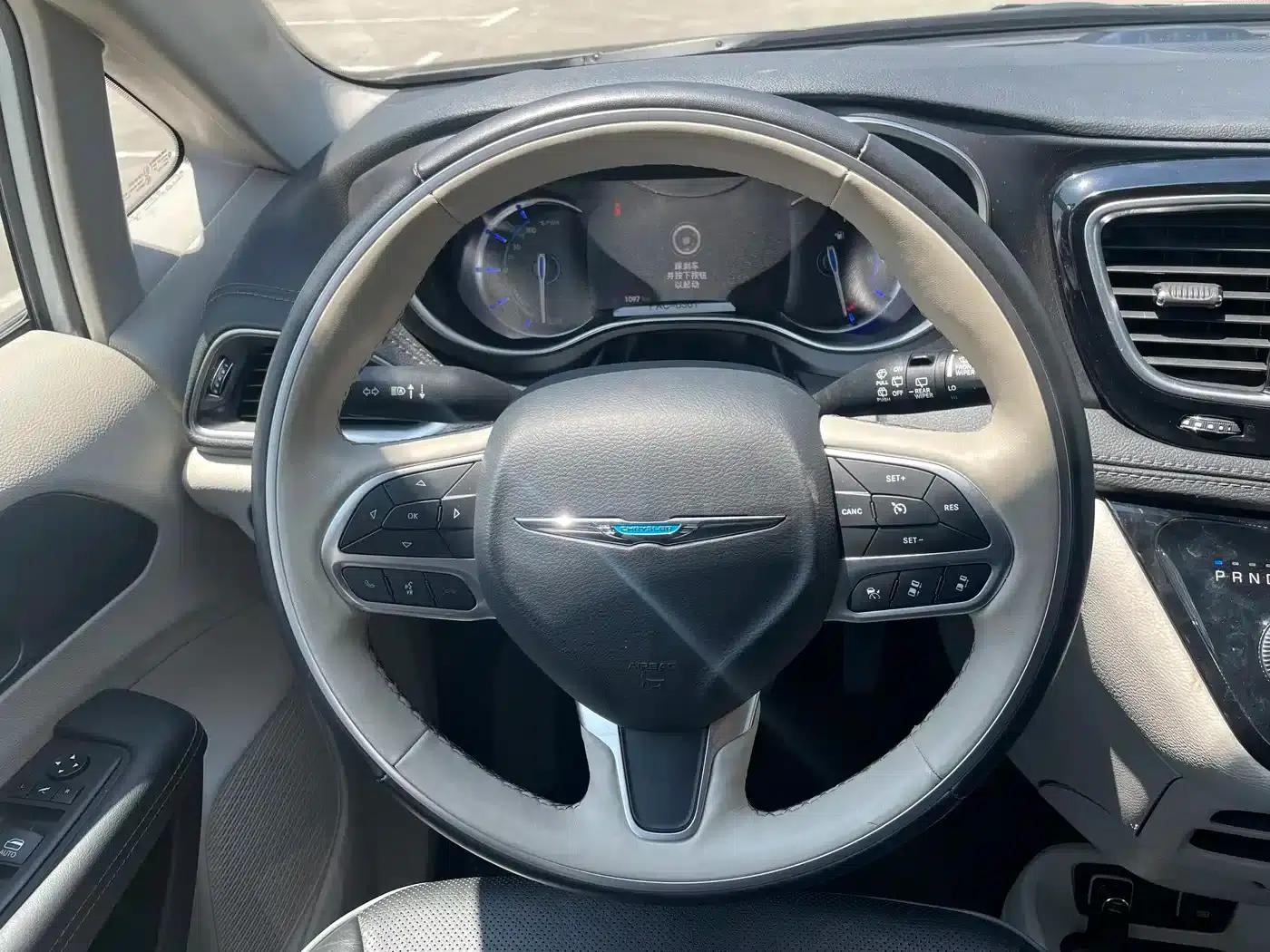 2019 Imported Grand Voyager PHEV 3.6L Plug-in Hybrid — миниатюра 13
