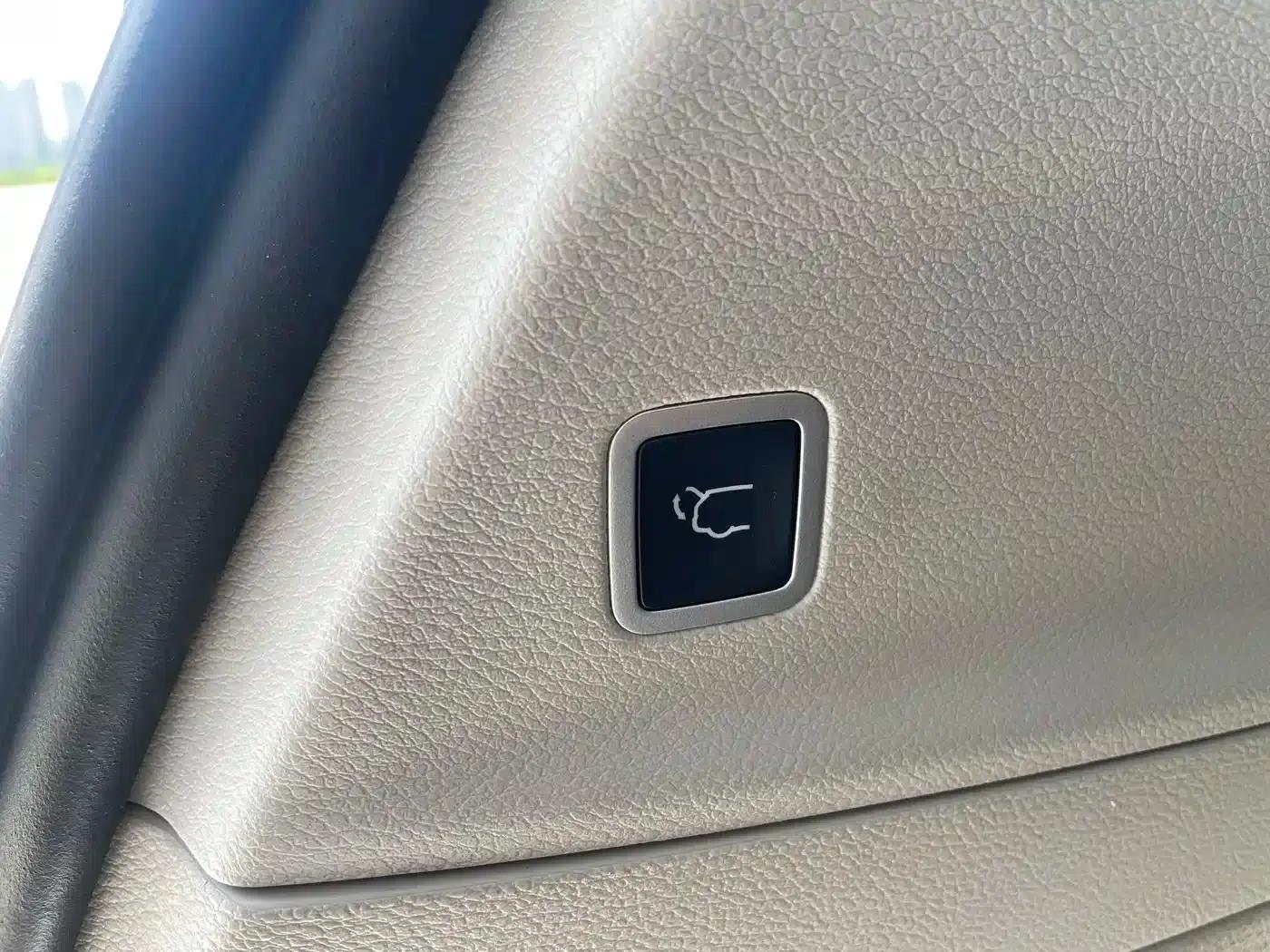 2019 Imported Grand Voyager PHEV 3.6L Plug-in Hybrid — миниатюра 16
