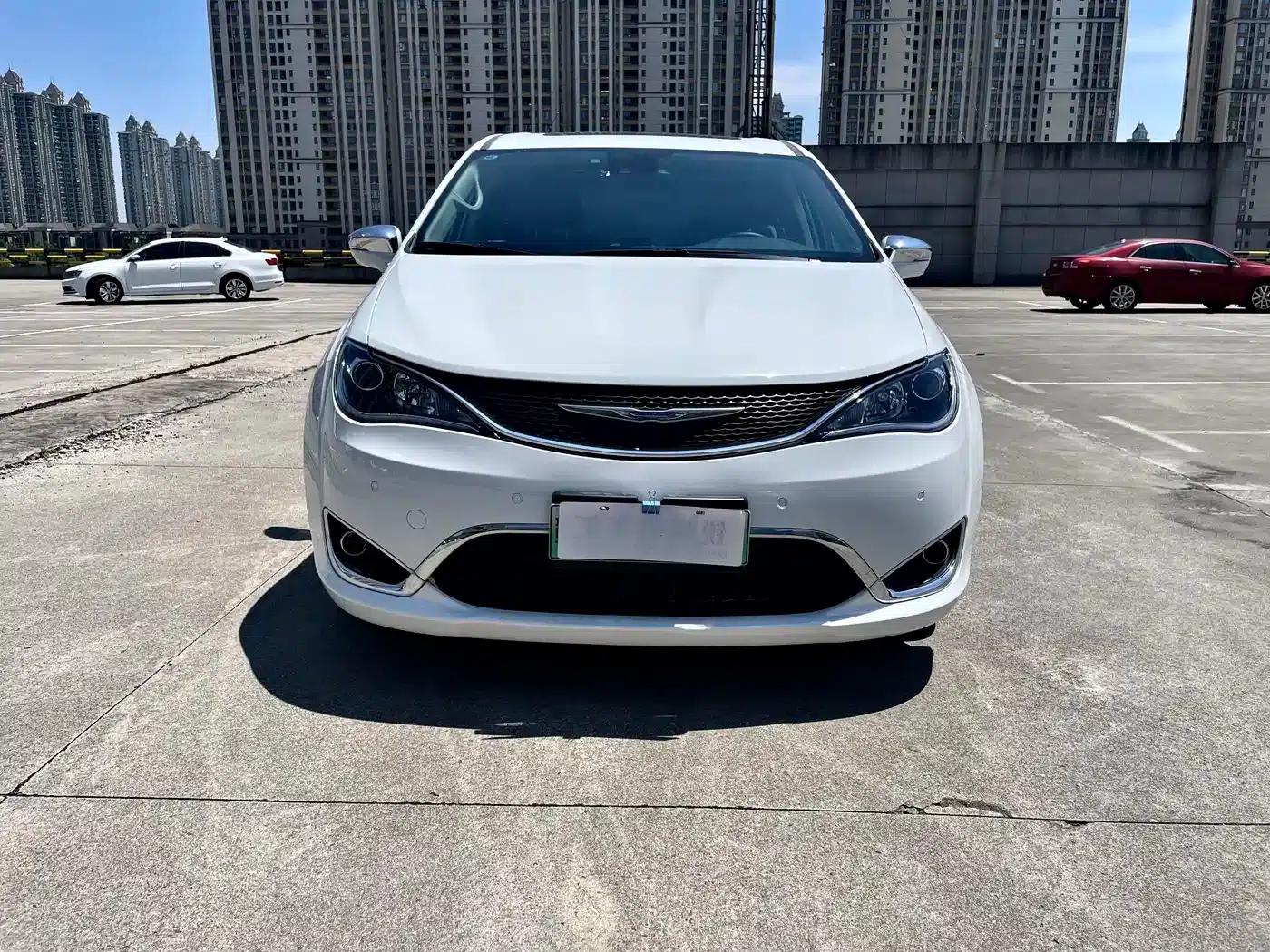 2019 Imported Grand Voyager PHEV 3.6L Plug-in Hybrid — миниатюра 3
