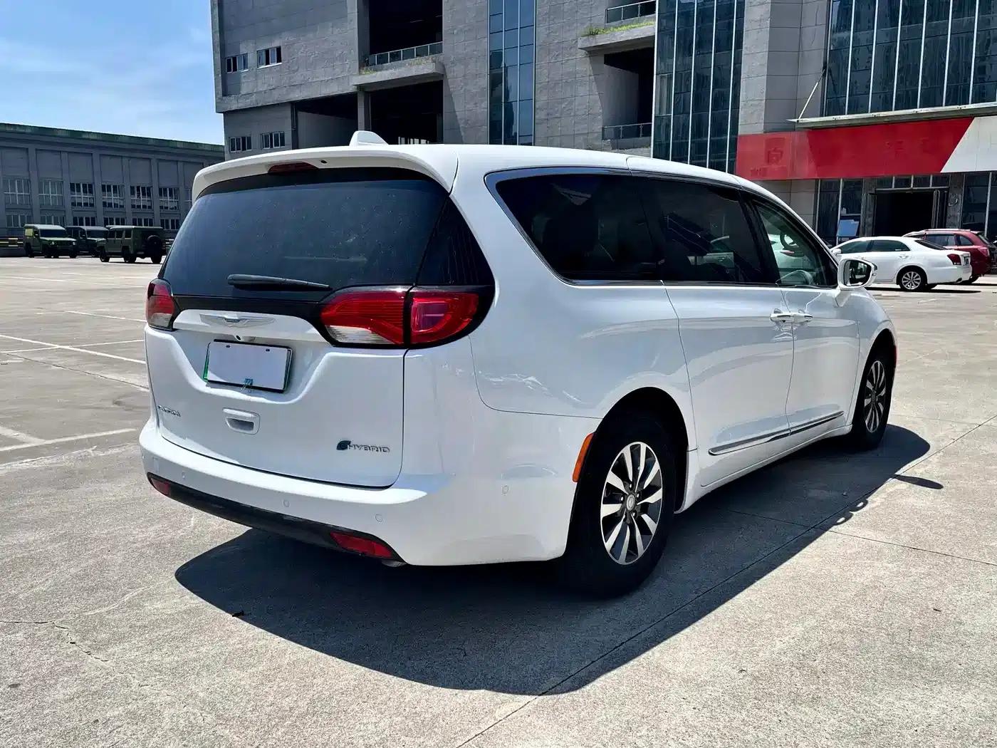 2019 Imported Grand Voyager PHEV 3.6L Plug-in Hybrid — миниатюра 5