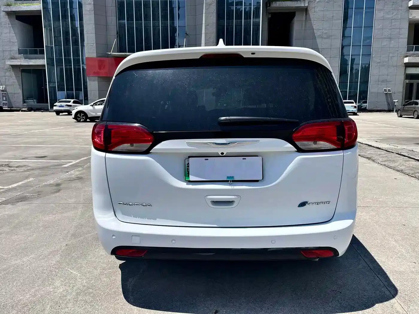 2019 Imported Grand Voyager PHEV 3.6L Plug-in Hybrid — миниатюра 6