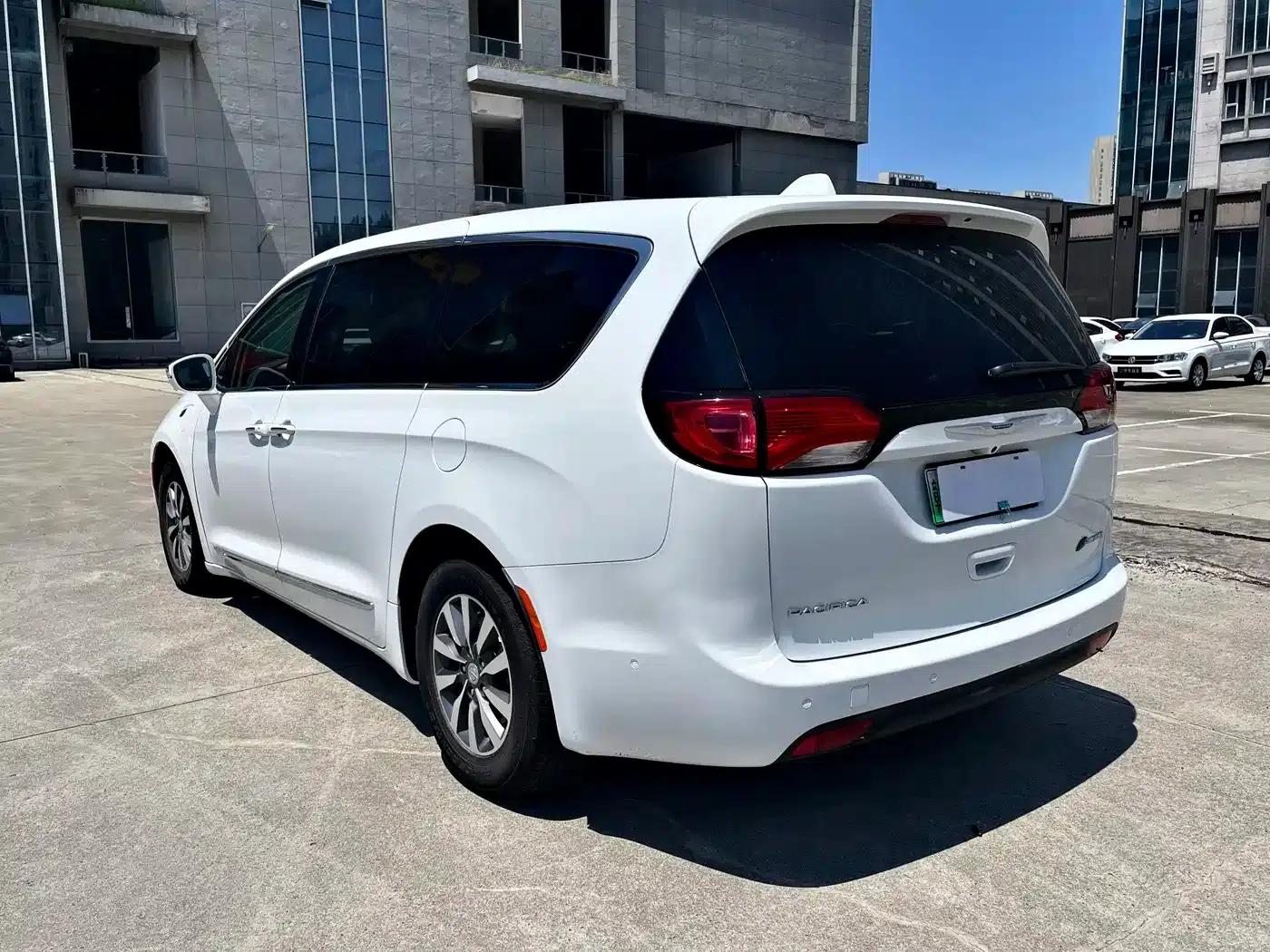 2019 Imported Grand Voyager PHEV 3.6L Plug-in Hybrid — миниатюра 7