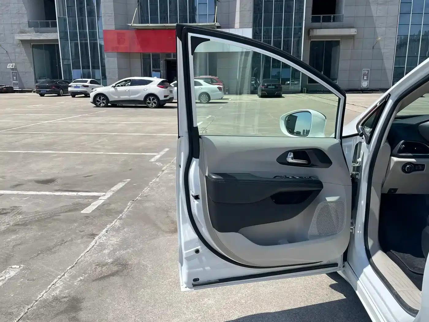 2019 Imported Grand Voyager PHEV 3.6L Plug-in Hybrid — миниатюра 9