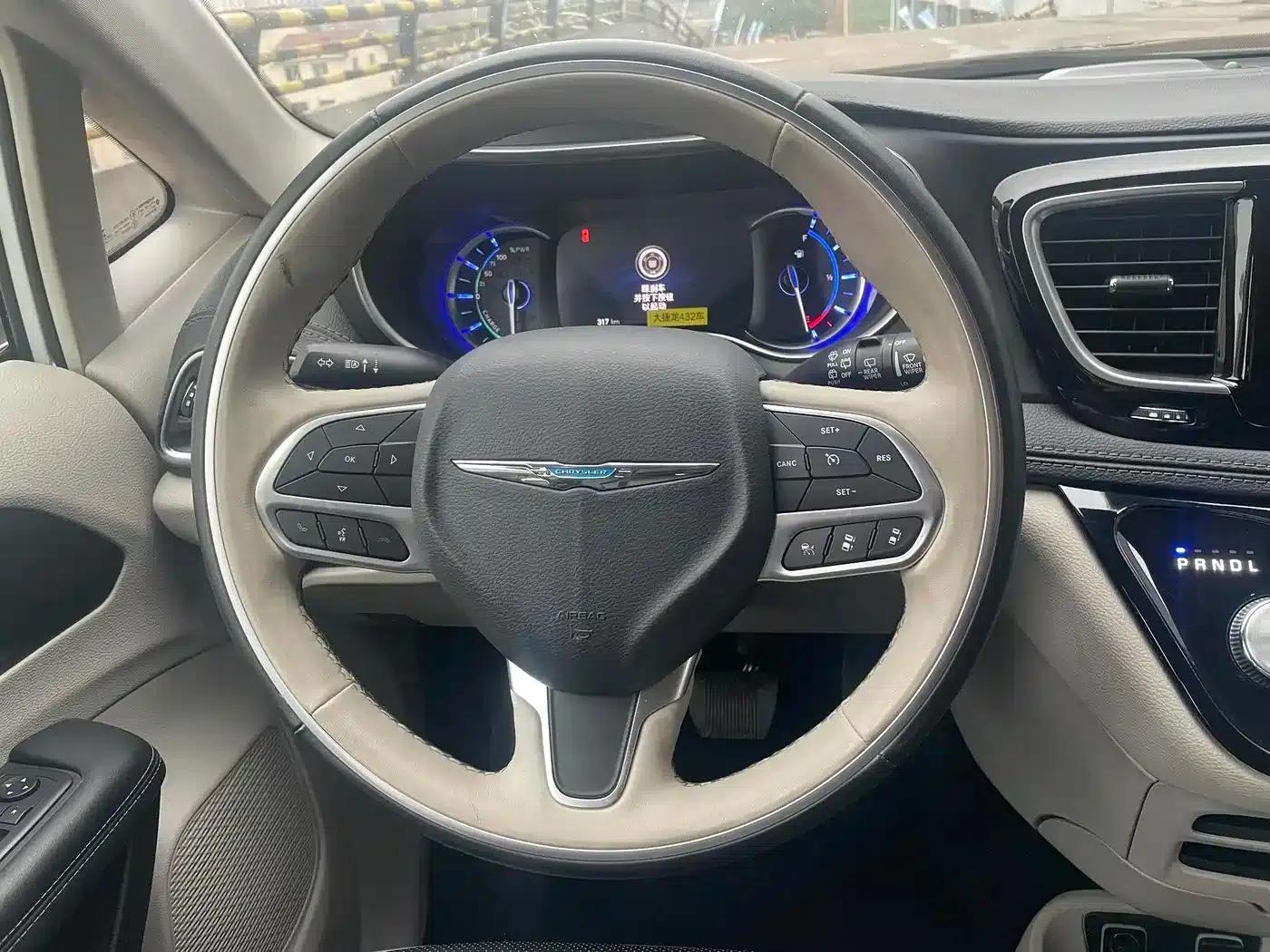 2019 Imported Grand Voyager PHEV 3.6L Plug-in Hybrid — миниатюра 16