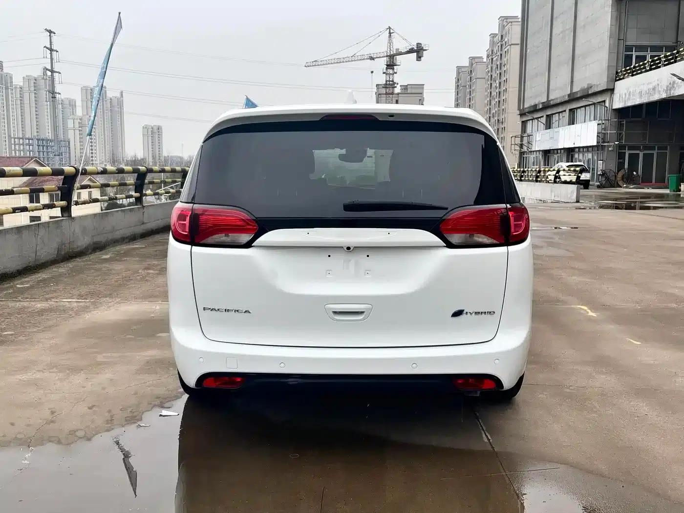 2019 Imported Grand Voyager PHEV 3.6L Plug-in Hybrid — миниатюра 5