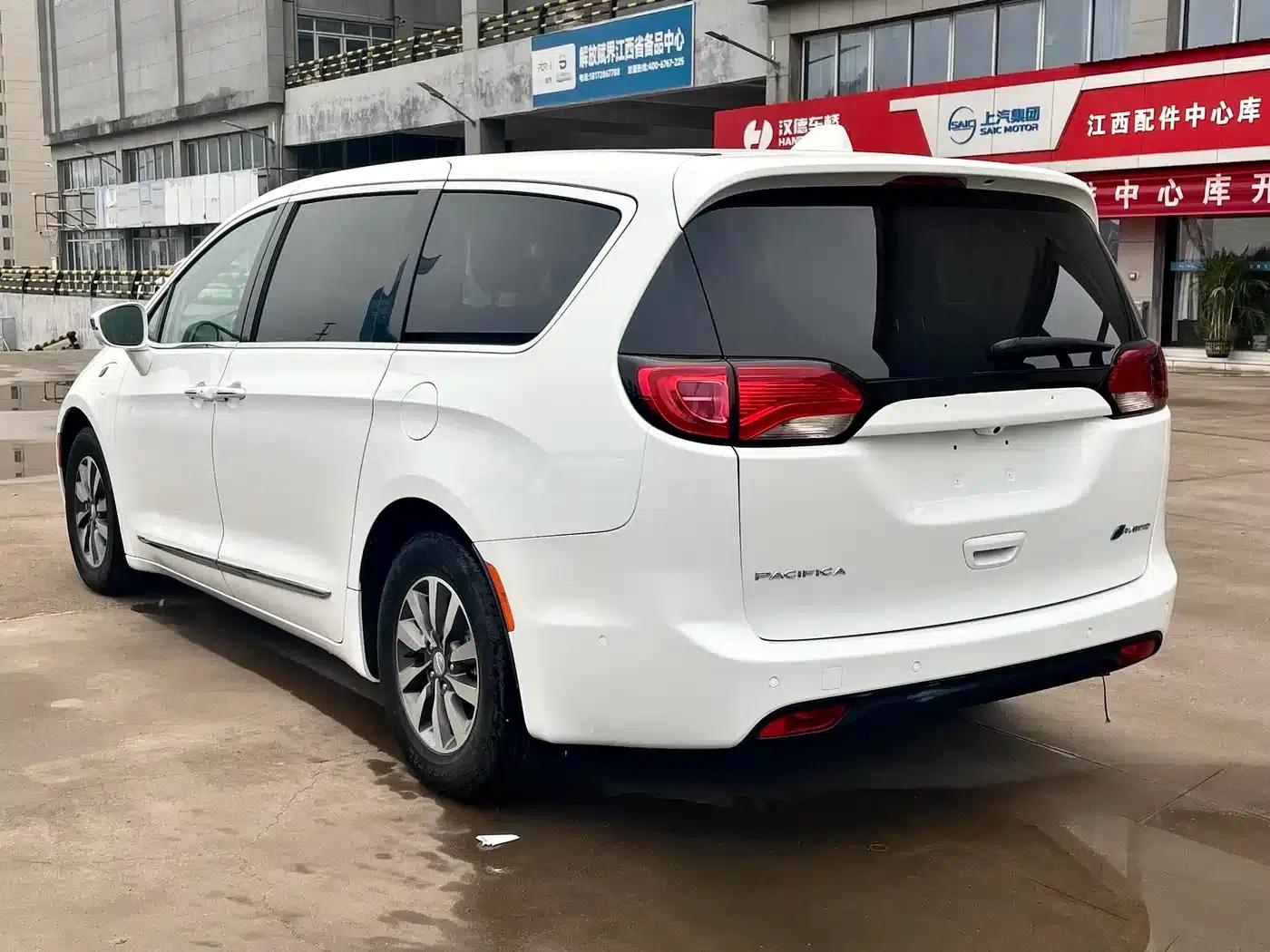 2019 Imported Grand Voyager PHEV 3.6L Plug-in Hybrid — миниатюра 7