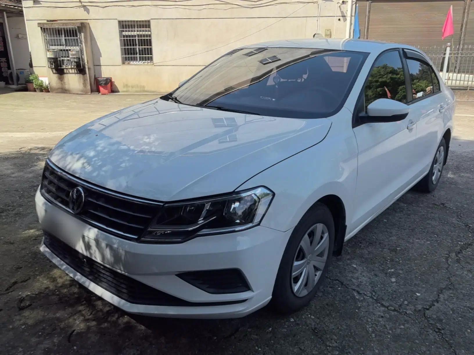 Volkswagen Jetta 2017 1.5L Manual Fashion Edition — миниатюра 1