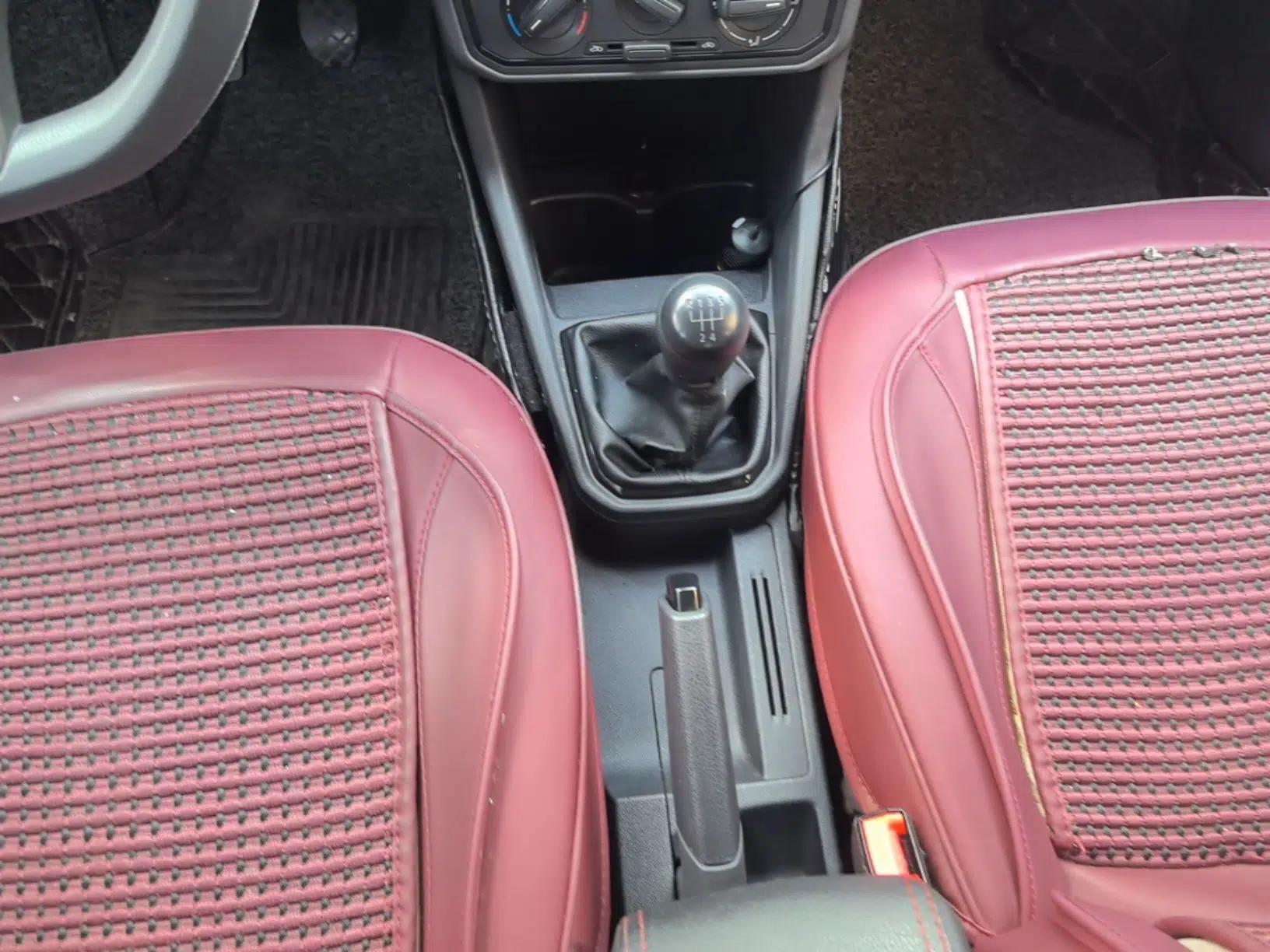 Volkswagen Jetta 2017 1.5L Manual Fashion Edition — миниатюра 16