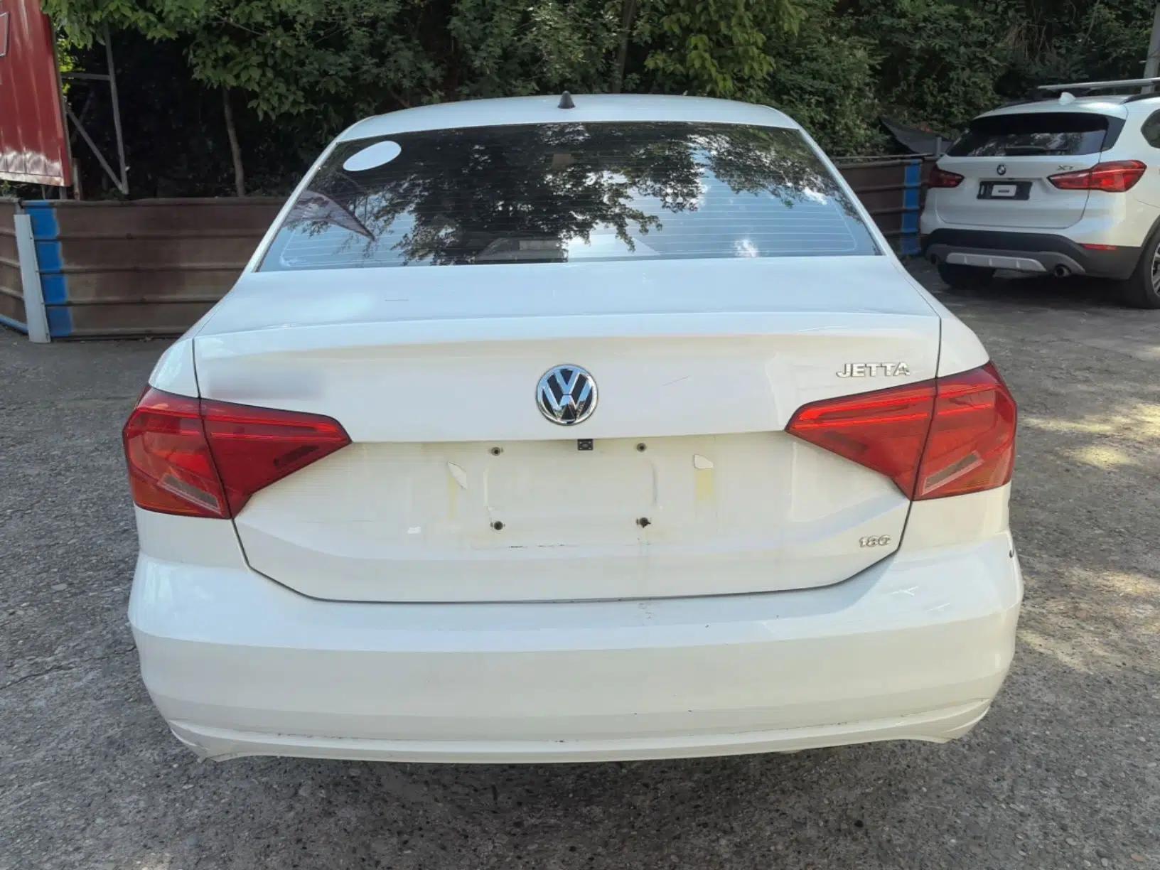 Volkswagen Jetta 2017 1.5L Manual Fashion Edition — миниатюра 3