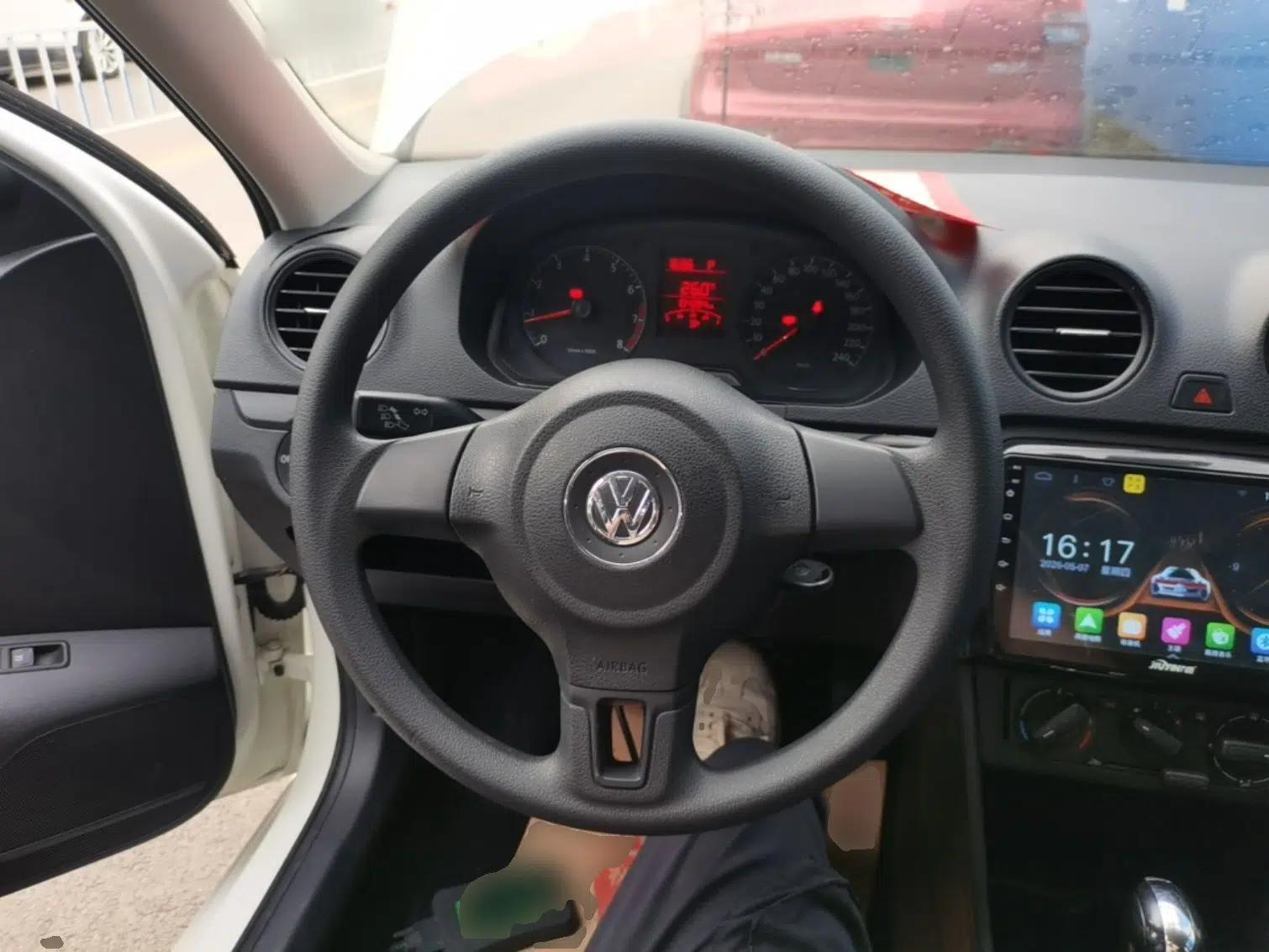 Volkswagen Jetta 2015 1.6L Automatic Fashion Model — миниатюра 14