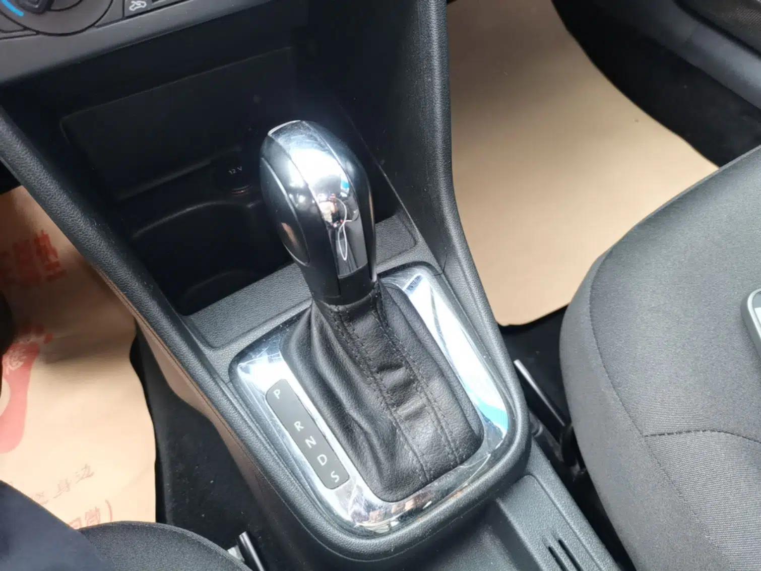 Volkswagen Jetta 2015 1.6L Automatic Fashion Model — миниатюра 17