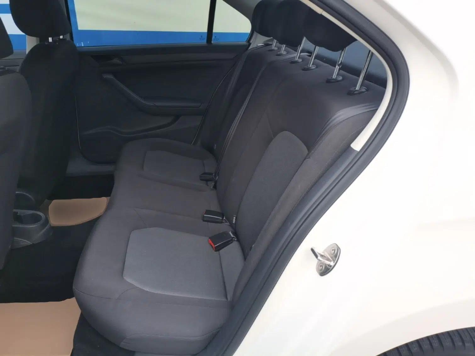Volkswagen Jetta 2015 1.6L Automatic Fashion Model — миниатюра 20