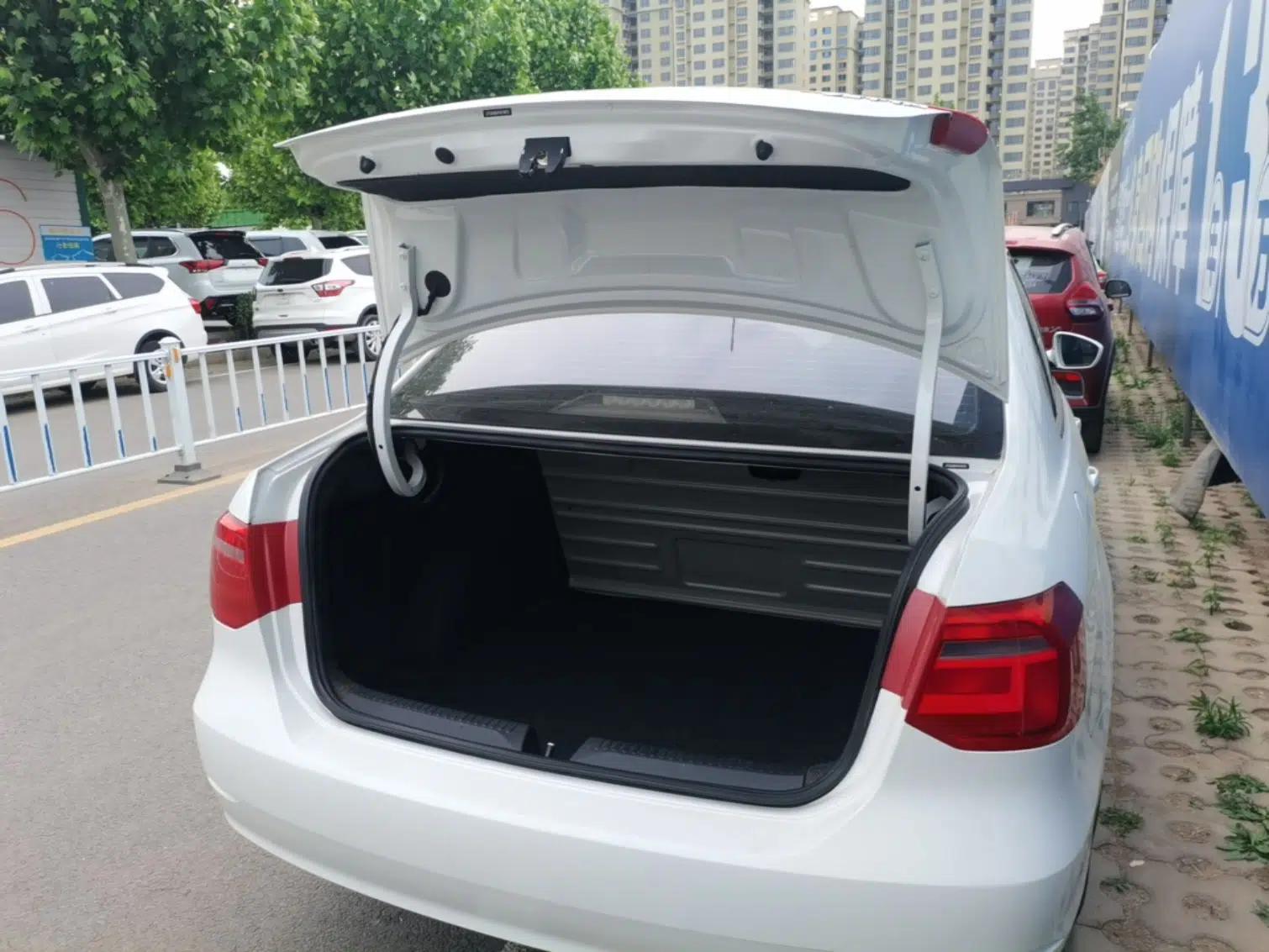 Volkswagen Jetta 2015 1.6L Automatic Fashion Model — миниатюра 22