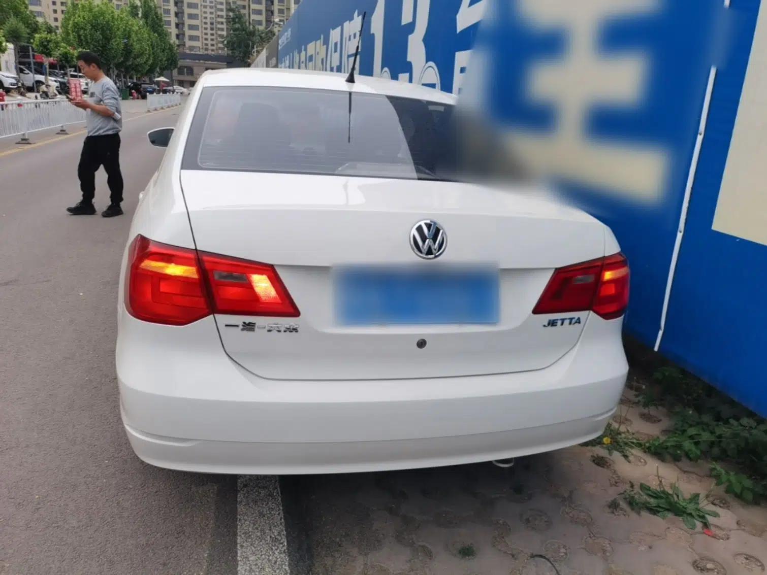 Volkswagen Jetta 2015 1.6L Automatic Fashion Model — миниатюра 5