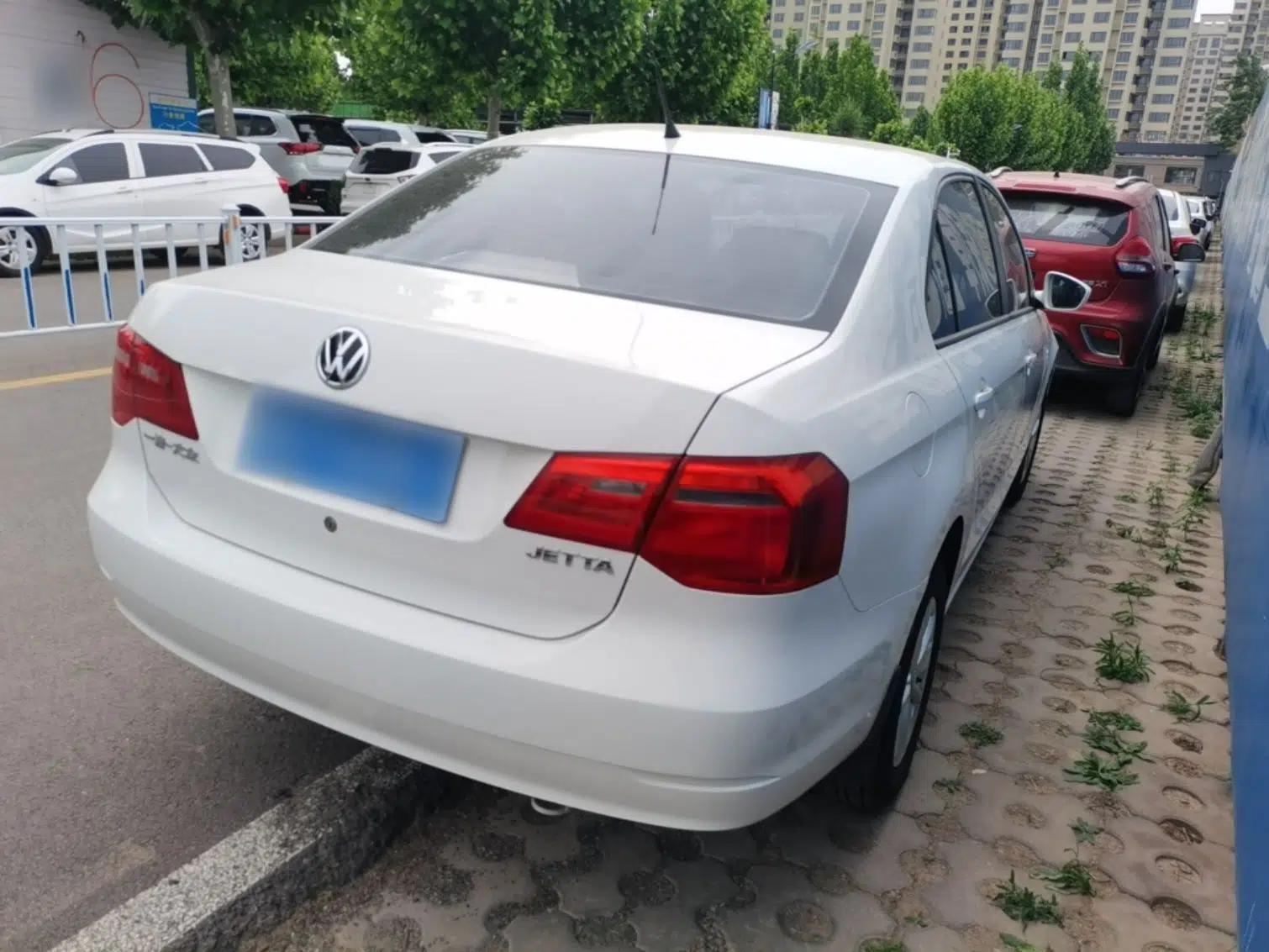 Volkswagen Jetta 2015 1.6L Automatic Fashion Model — миниатюра 6
