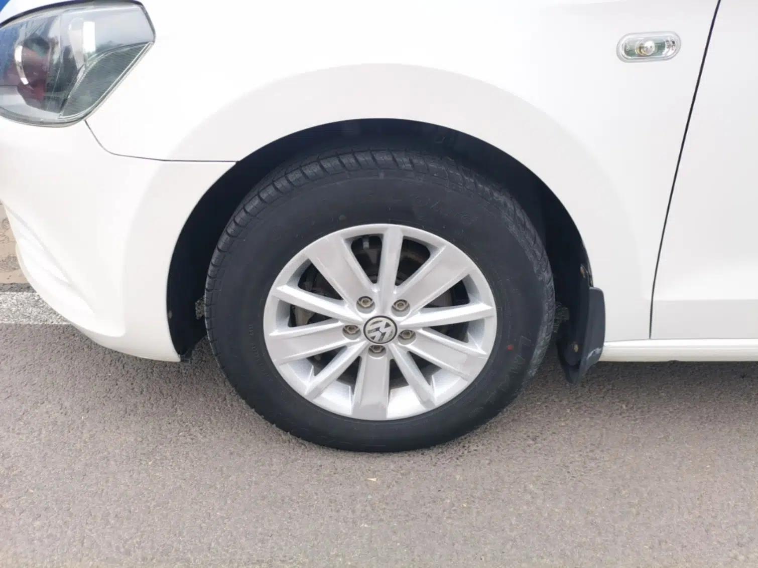 Volkswagen Jetta 2015 1.6L Automatic Fashion Model — миниатюра 8