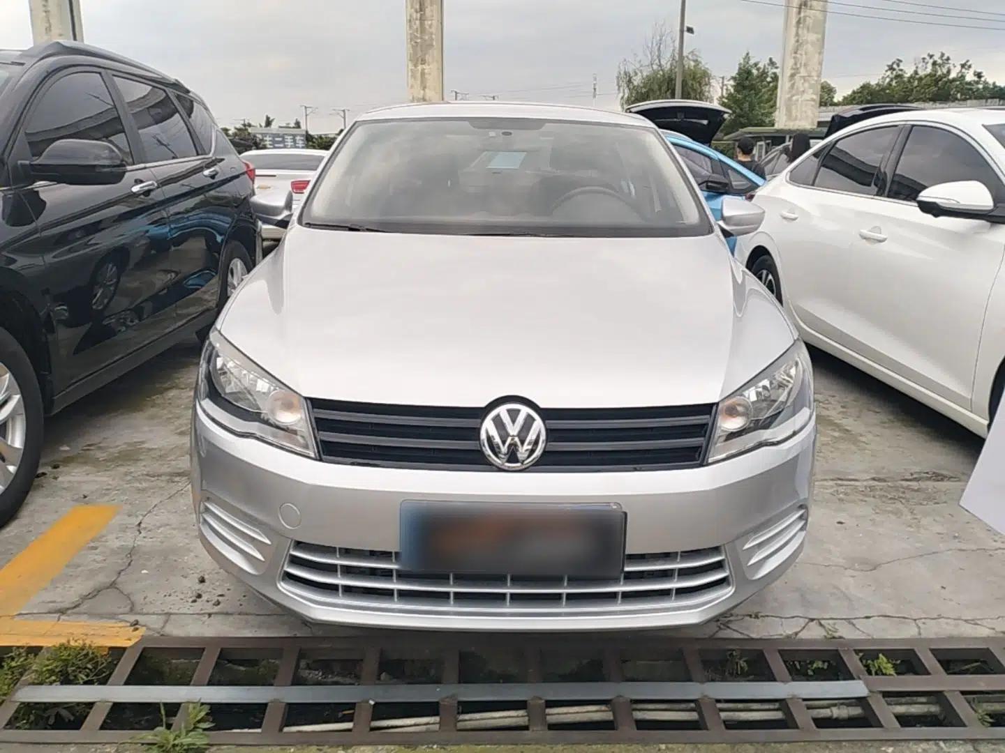 Volkswagen Jetta 2015 Value Edition 1.6L Manual Fashionable Style — миниатюра 2