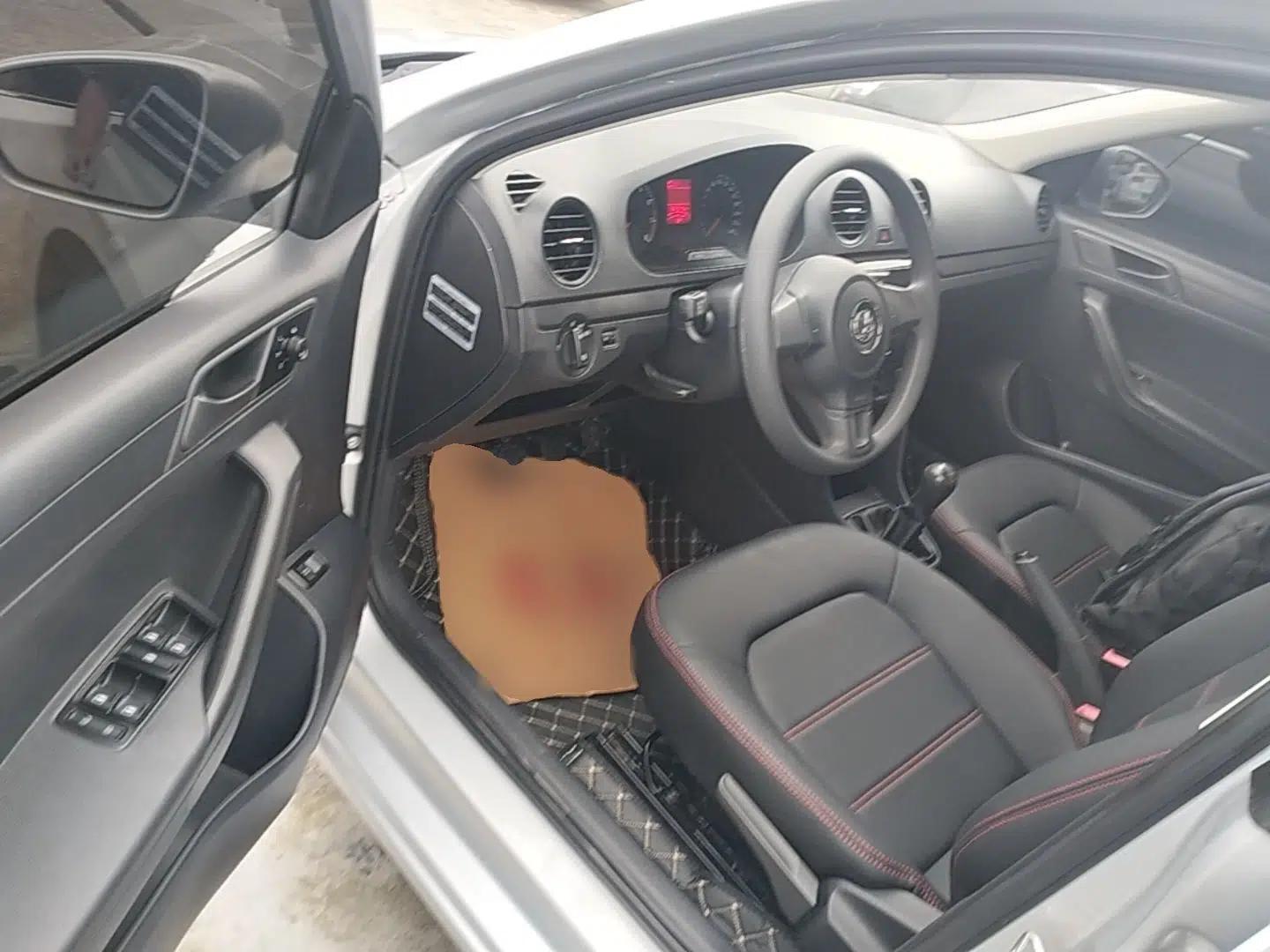 Volkswagen Jetta 2015 Value Edition 1.6L Manual Fashionable Style — миниатюра 19