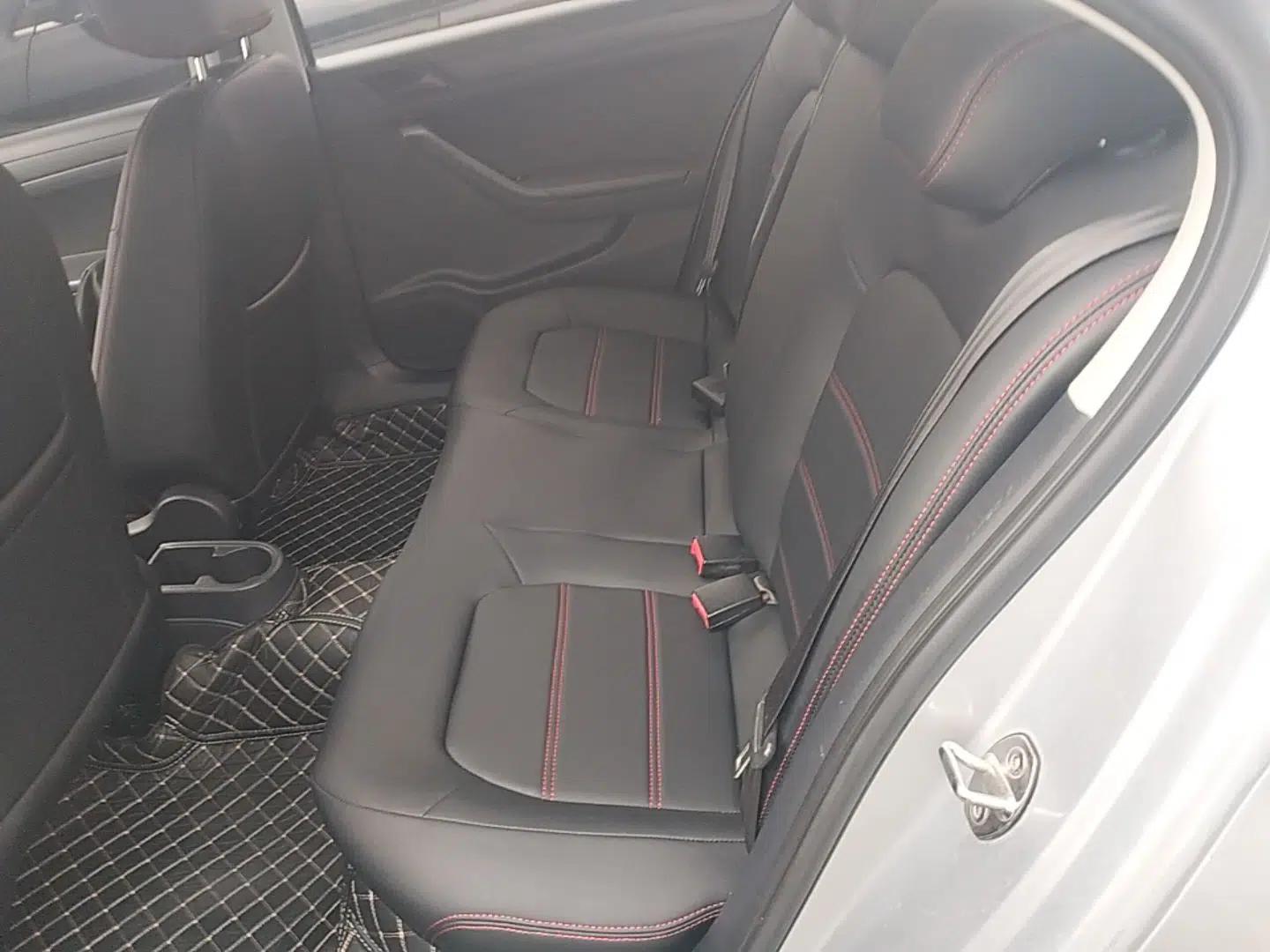 Volkswagen Jetta 2015 Value Edition 1.6L Manual Fashionable Style — миниатюра 20