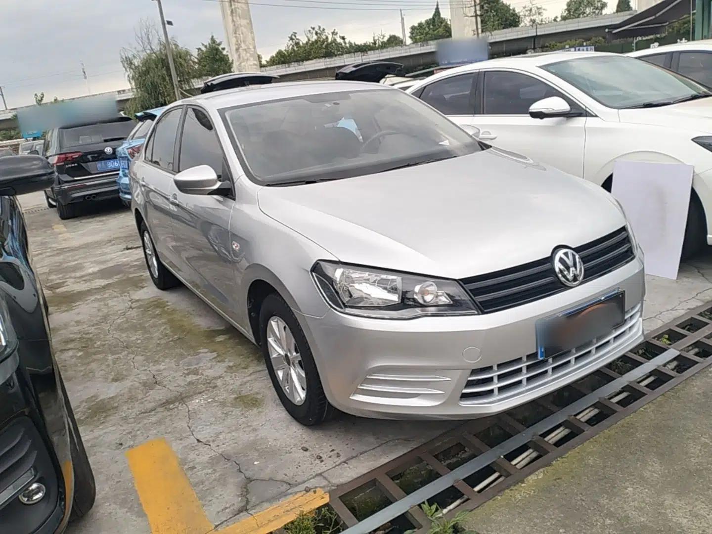 Volkswagen Jetta 2015 Value Edition 1.6L Manual Fashionable Style — миниатюра 3