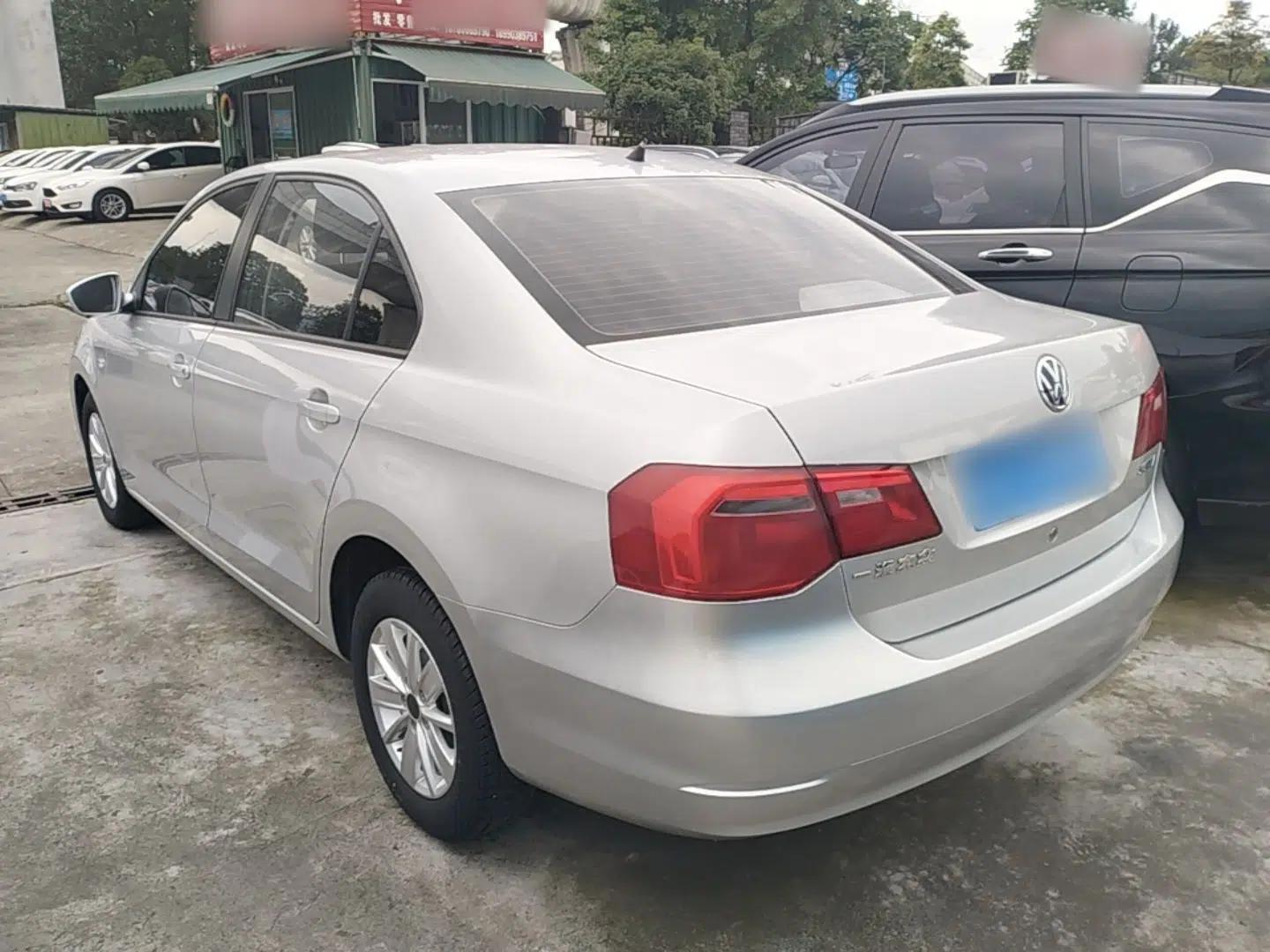 Volkswagen Jetta 2015 Value Edition 1.6L Manual Fashionable Style — миниатюра 4