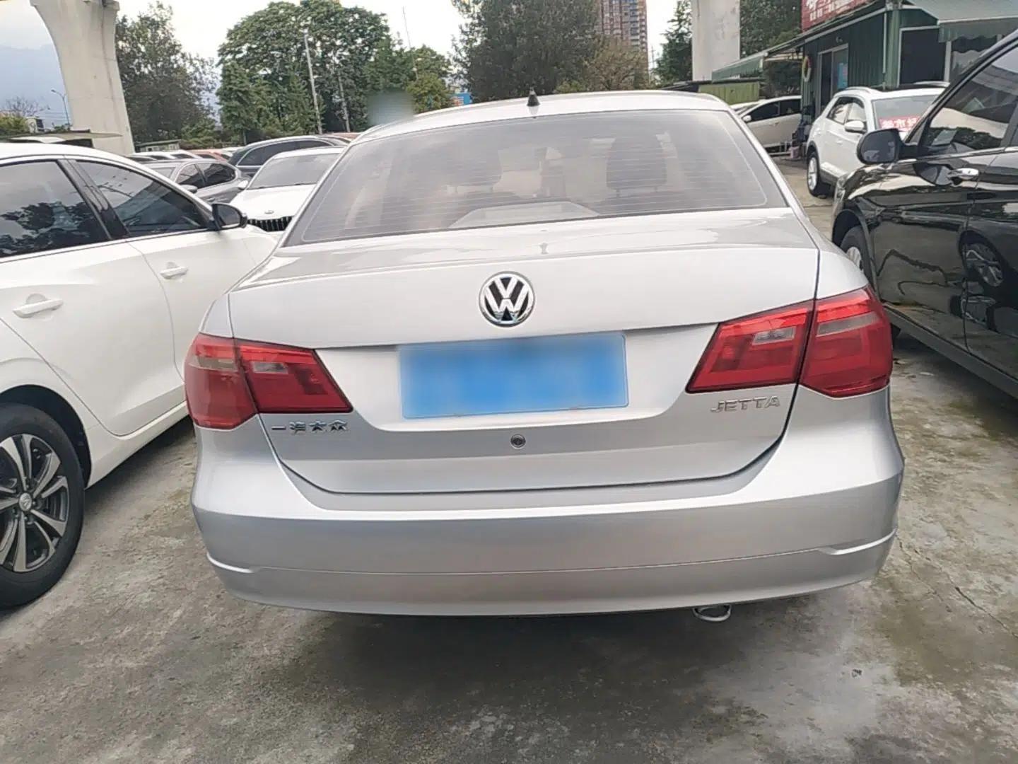 Volkswagen Jetta 2015 Value Edition 1.6L Manual Fashionable Style — миниатюра 5