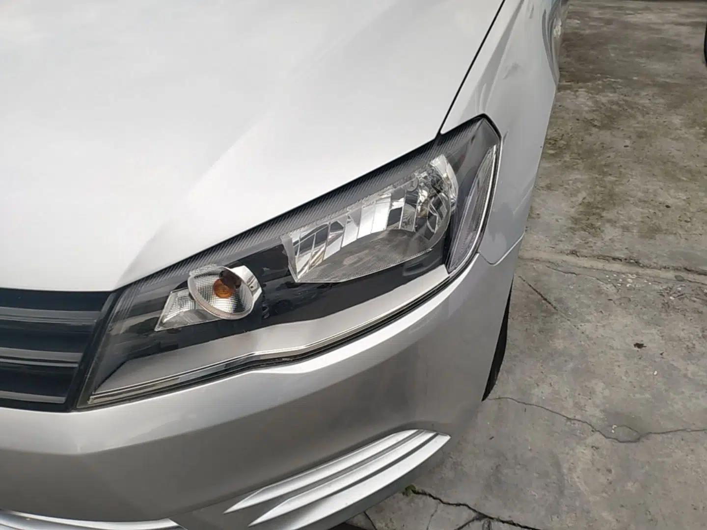 Volkswagen Jetta 2015 Value Edition 1.6L Manual Fashionable Style — миниатюра 9