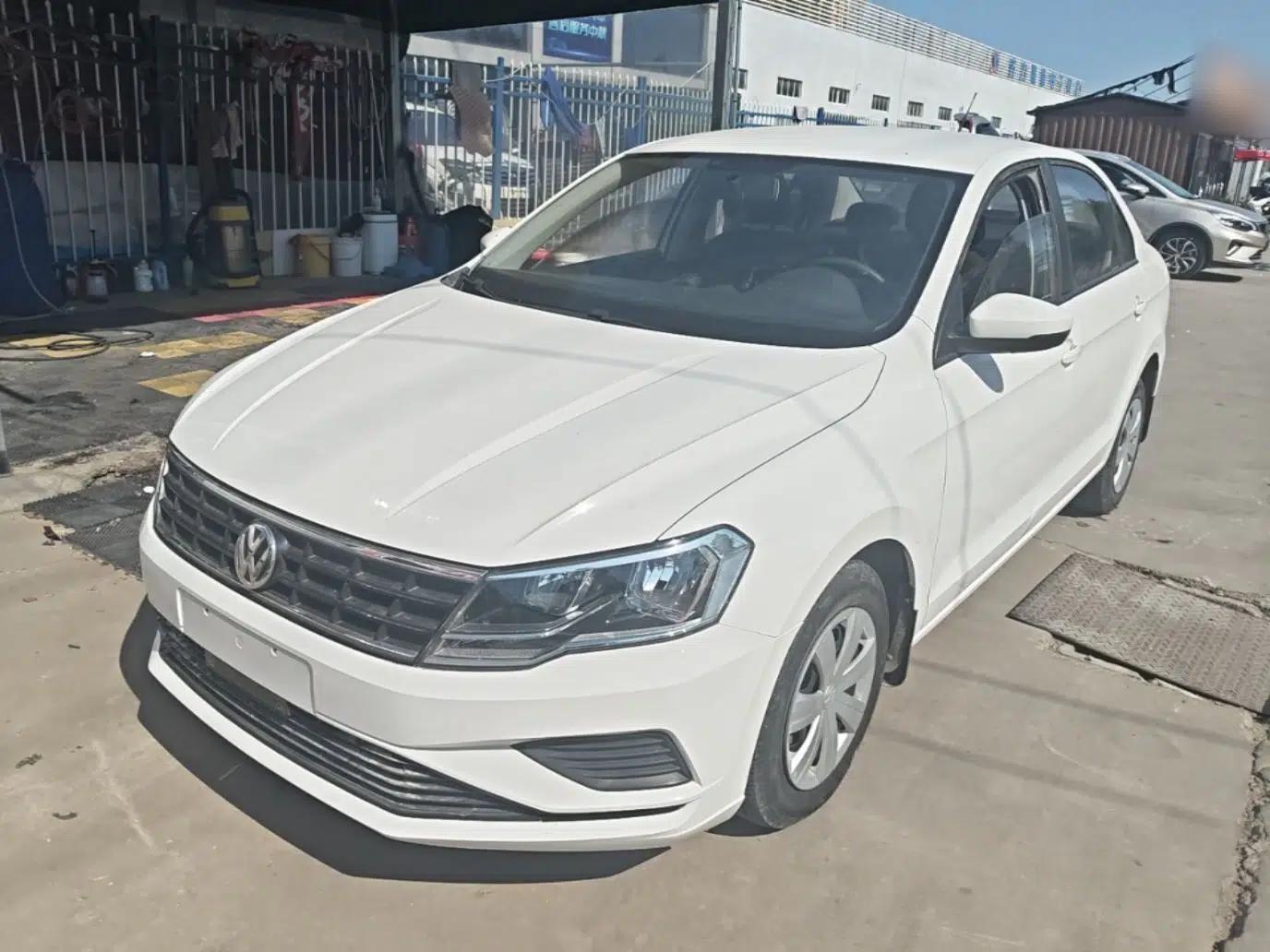 Volkswagen Jetta 2017 1.5L Manual Fashion Edition — миниатюра 1