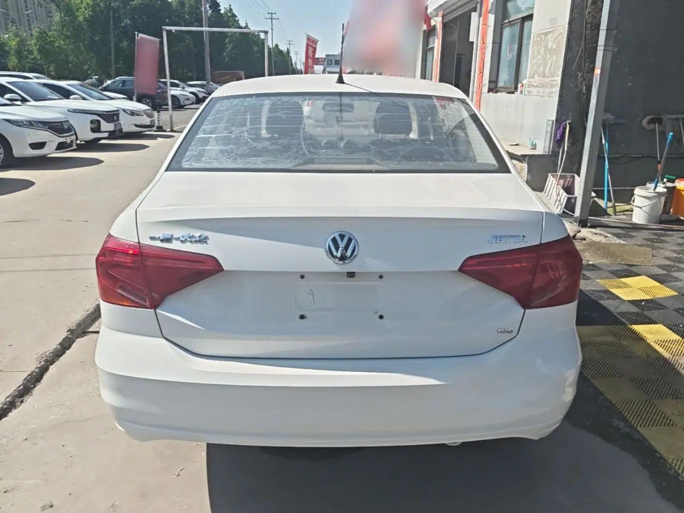 Volkswagen Jetta 2017 1.5L Manual Fashion Edition — миниатюра 3
