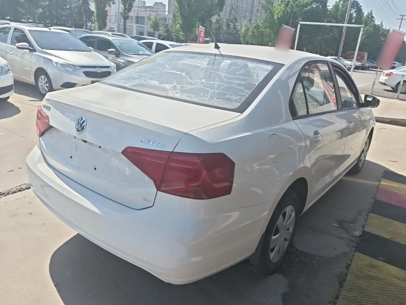 Volkswagen Jetta 2017 1.5L Manual Fashion Edition — миниатюра 4