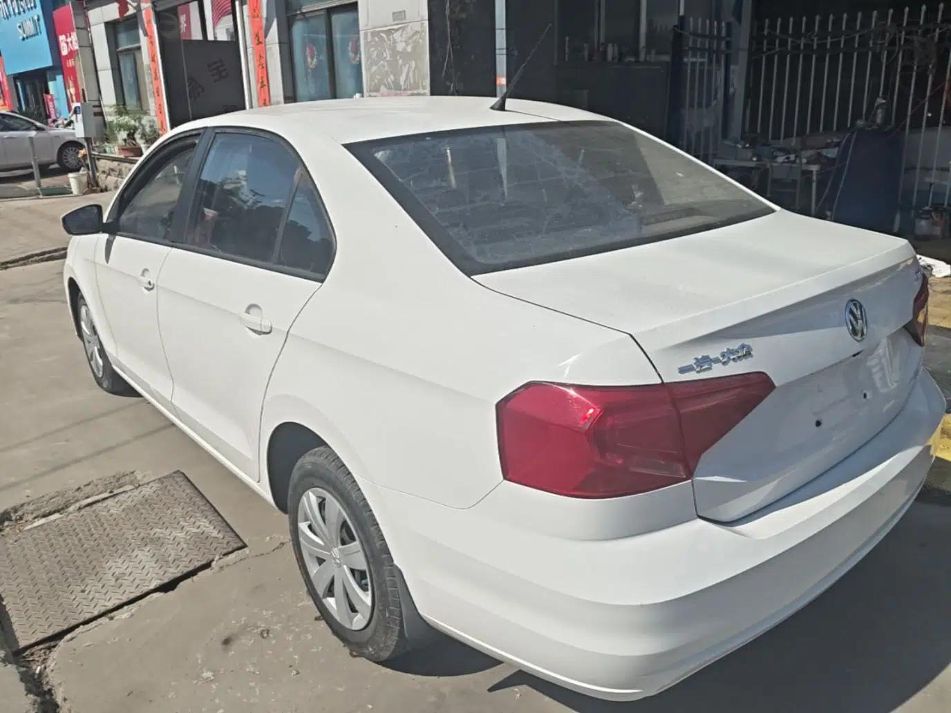 Volkswagen Jetta 2017 1.5L Manual Fashion Edition — миниатюра 7