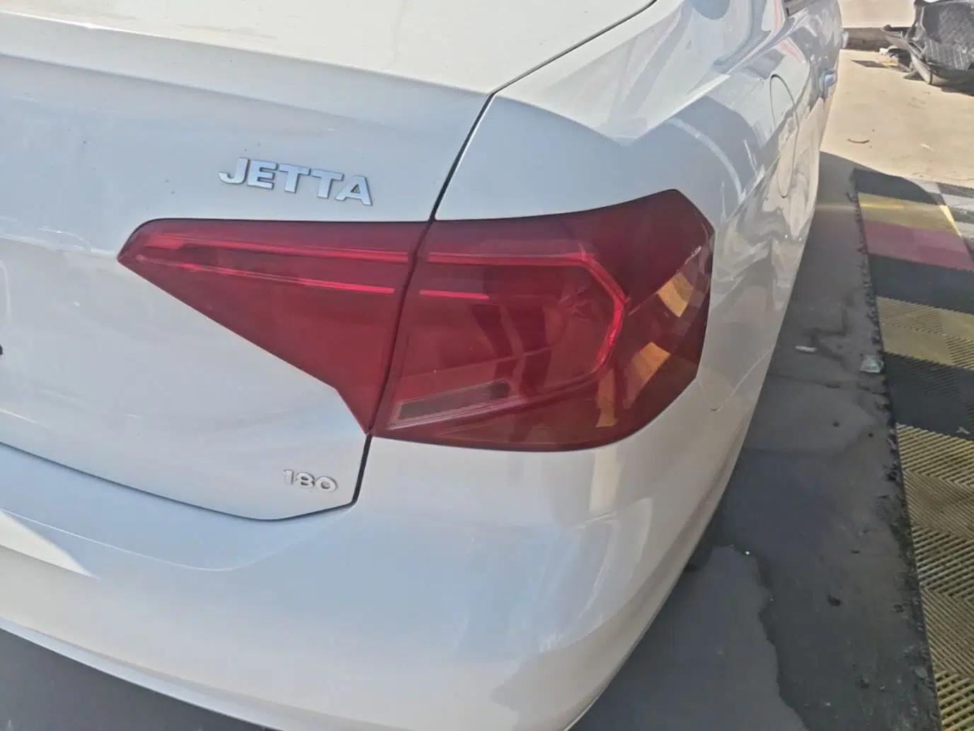 Volkswagen Jetta 2017 1.5L Manual Fashion Edition — миниатюра 8