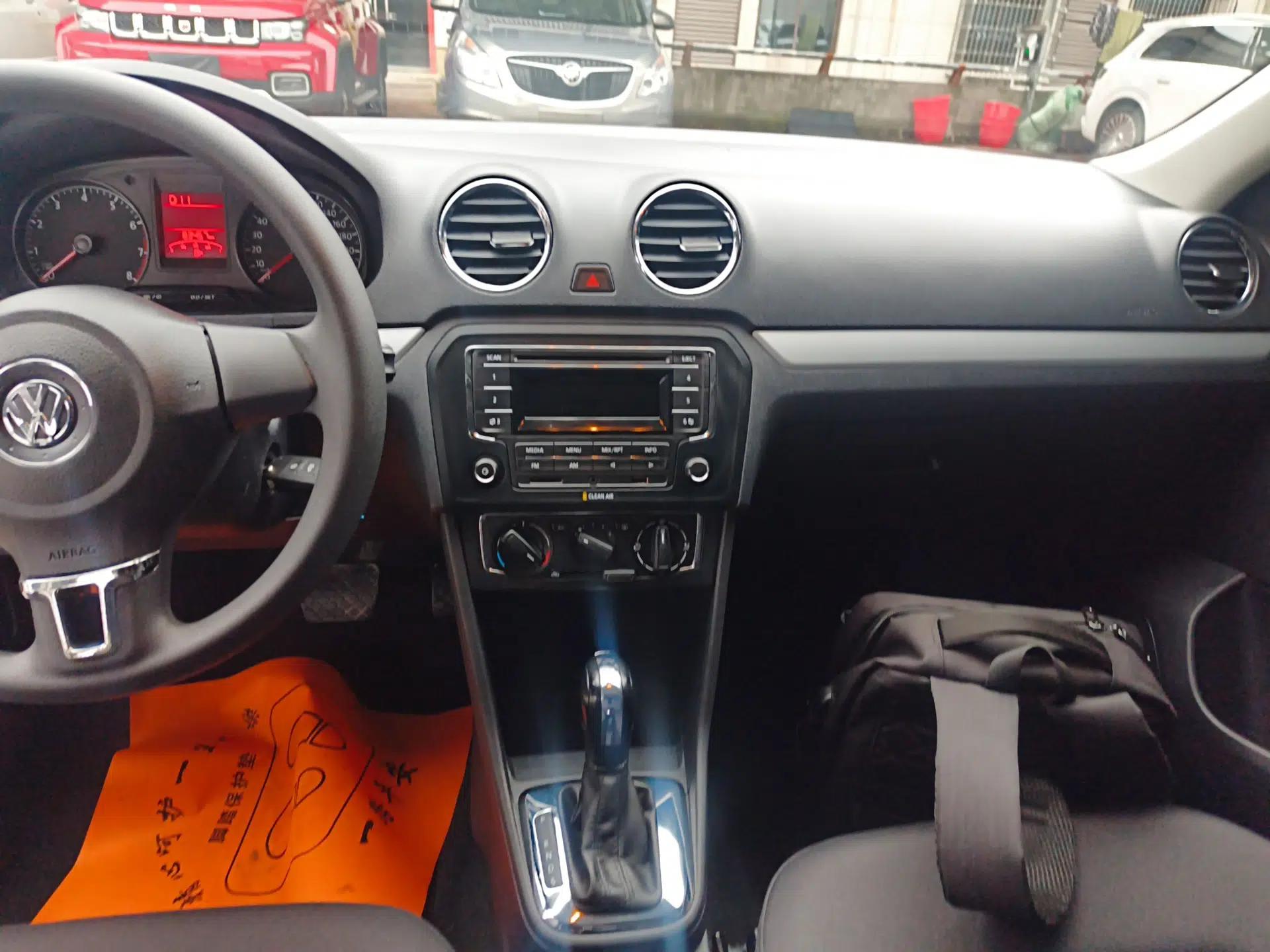 Volkswagen Jetta 2015 Value Edition 1.6L Automatic Comfort Version — миниатюра 14