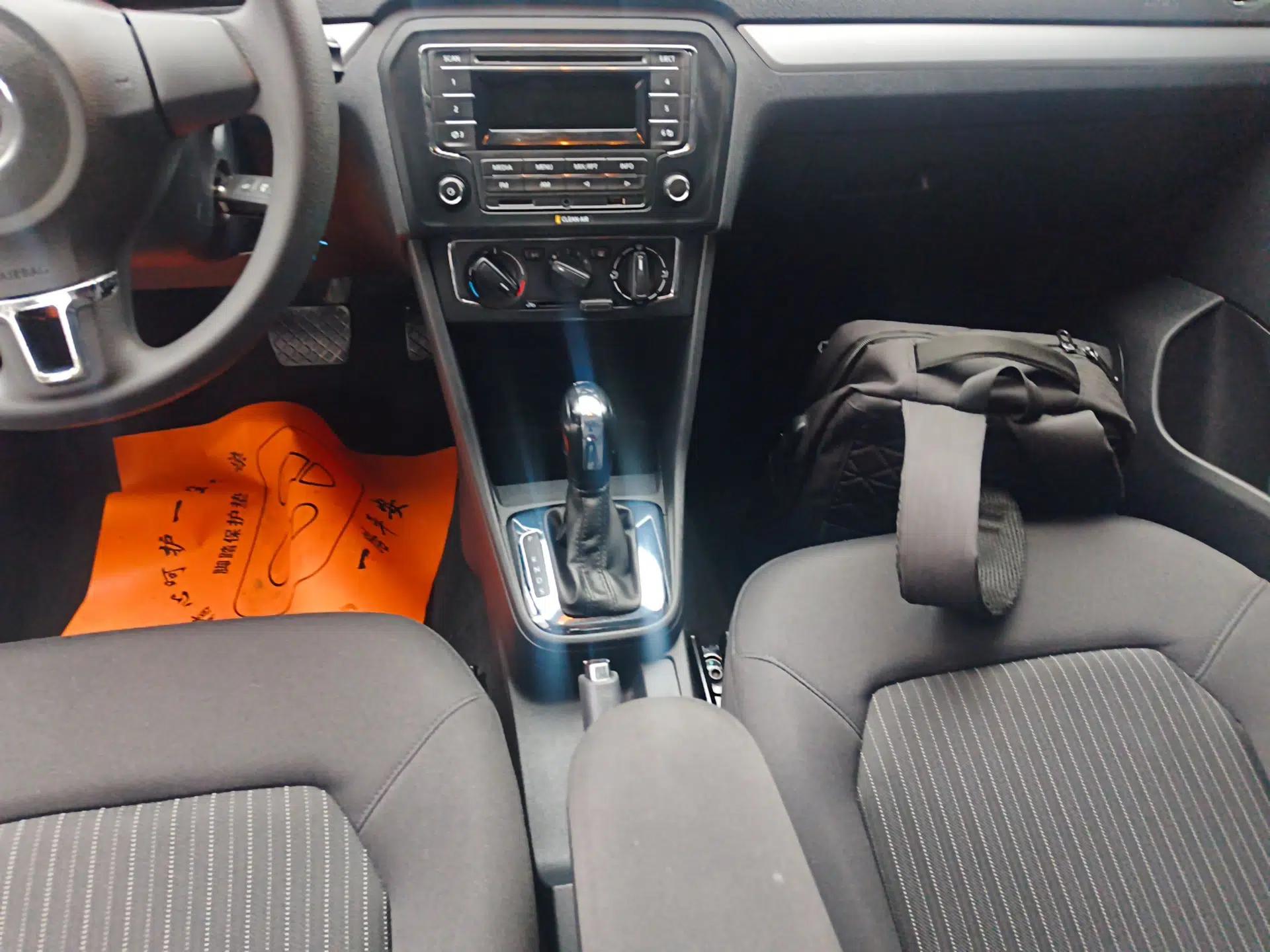 Volkswagen Jetta 2015 Value Edition 1.6L Automatic Comfort Version — миниатюра 15