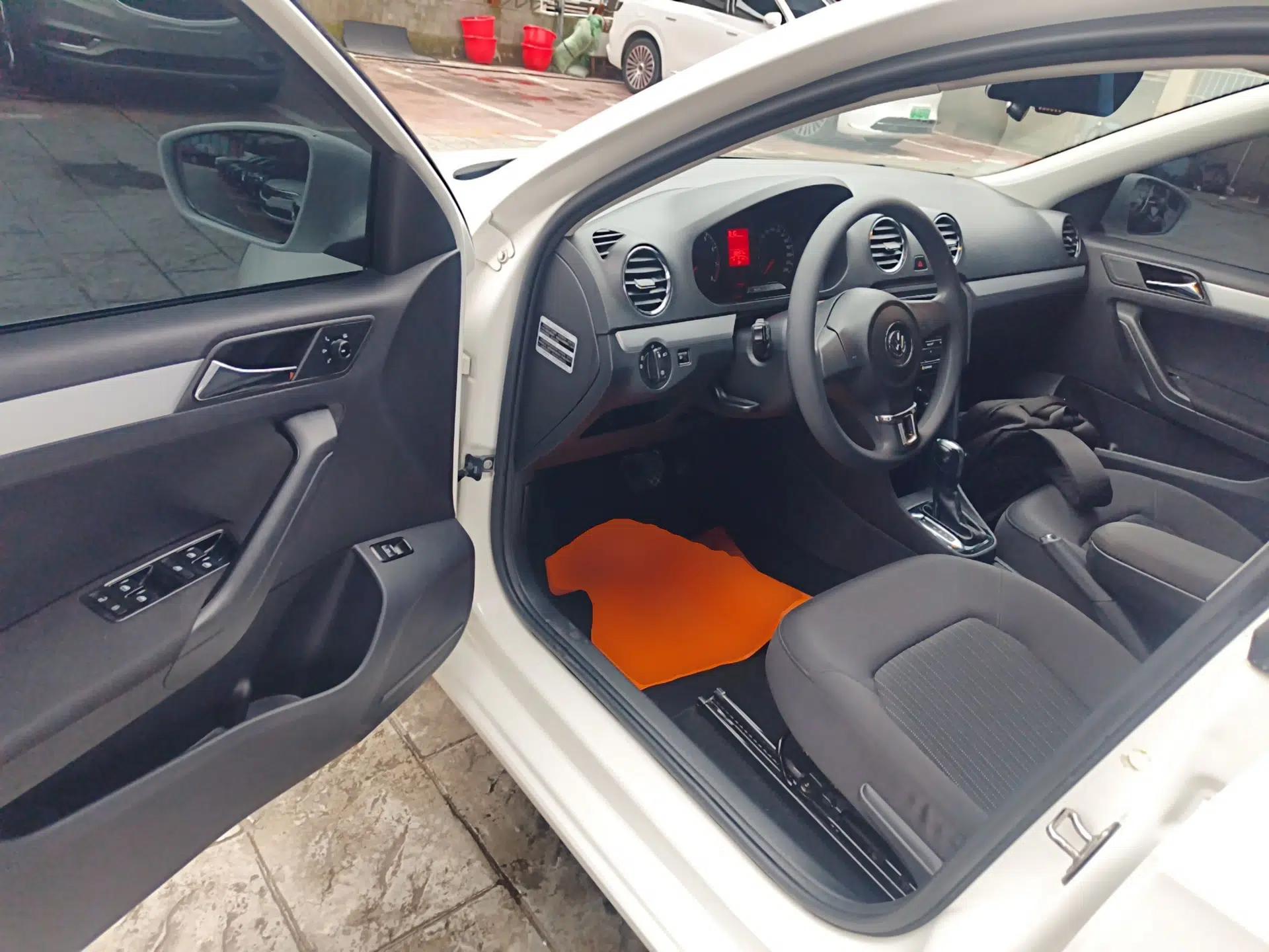 Volkswagen Jetta 2015 Value Edition 1.6L Automatic Comfort Version — миниатюра 21