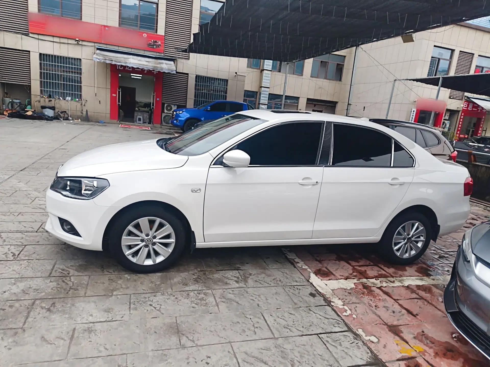 Volkswagen Jetta 2015 Value Edition 1.6L Automatic Comfort Version — миниатюра 5
