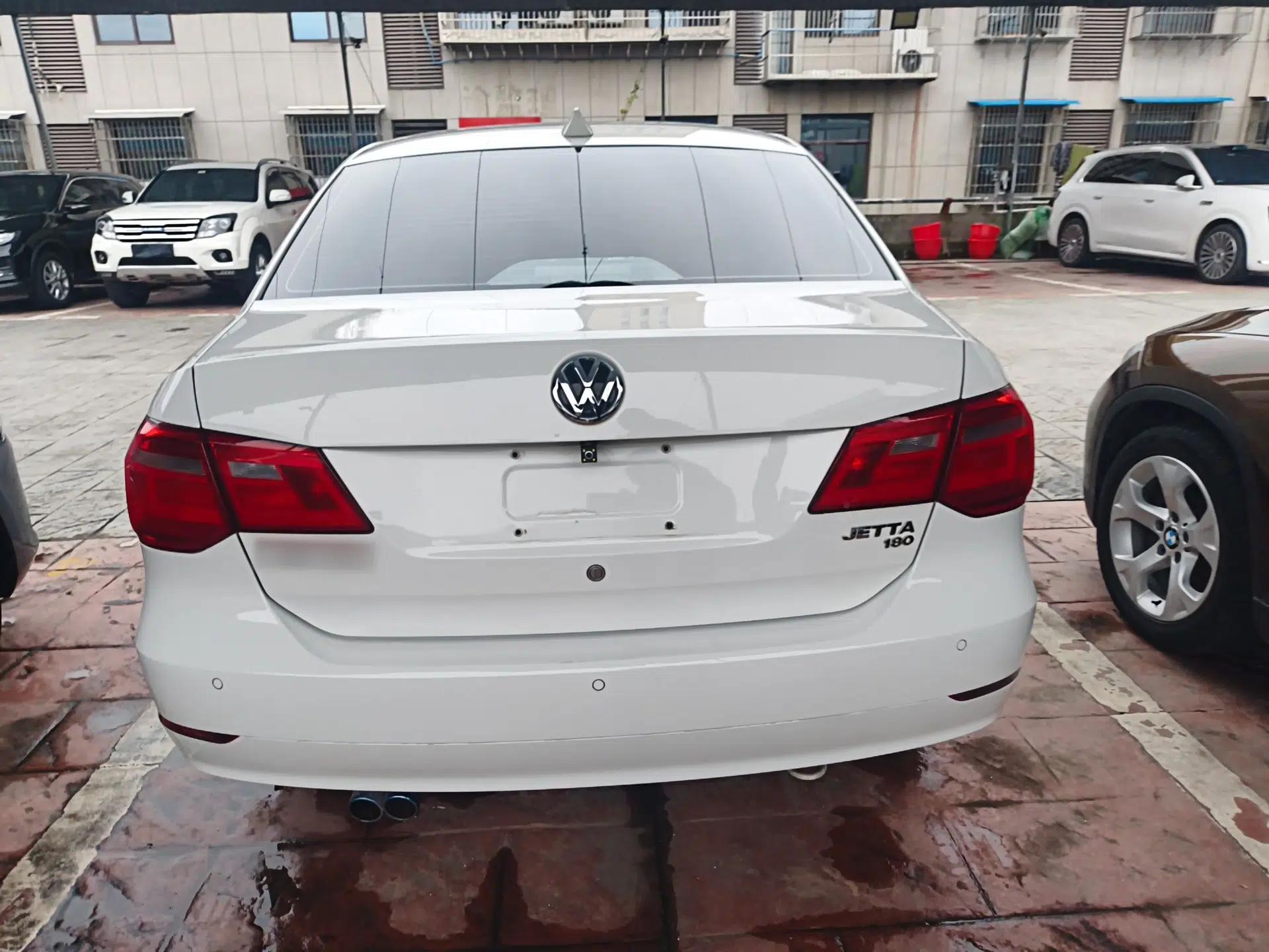 Volkswagen Jetta 2015 Value Edition 1.6L Automatic Comfort Version — миниатюра 6