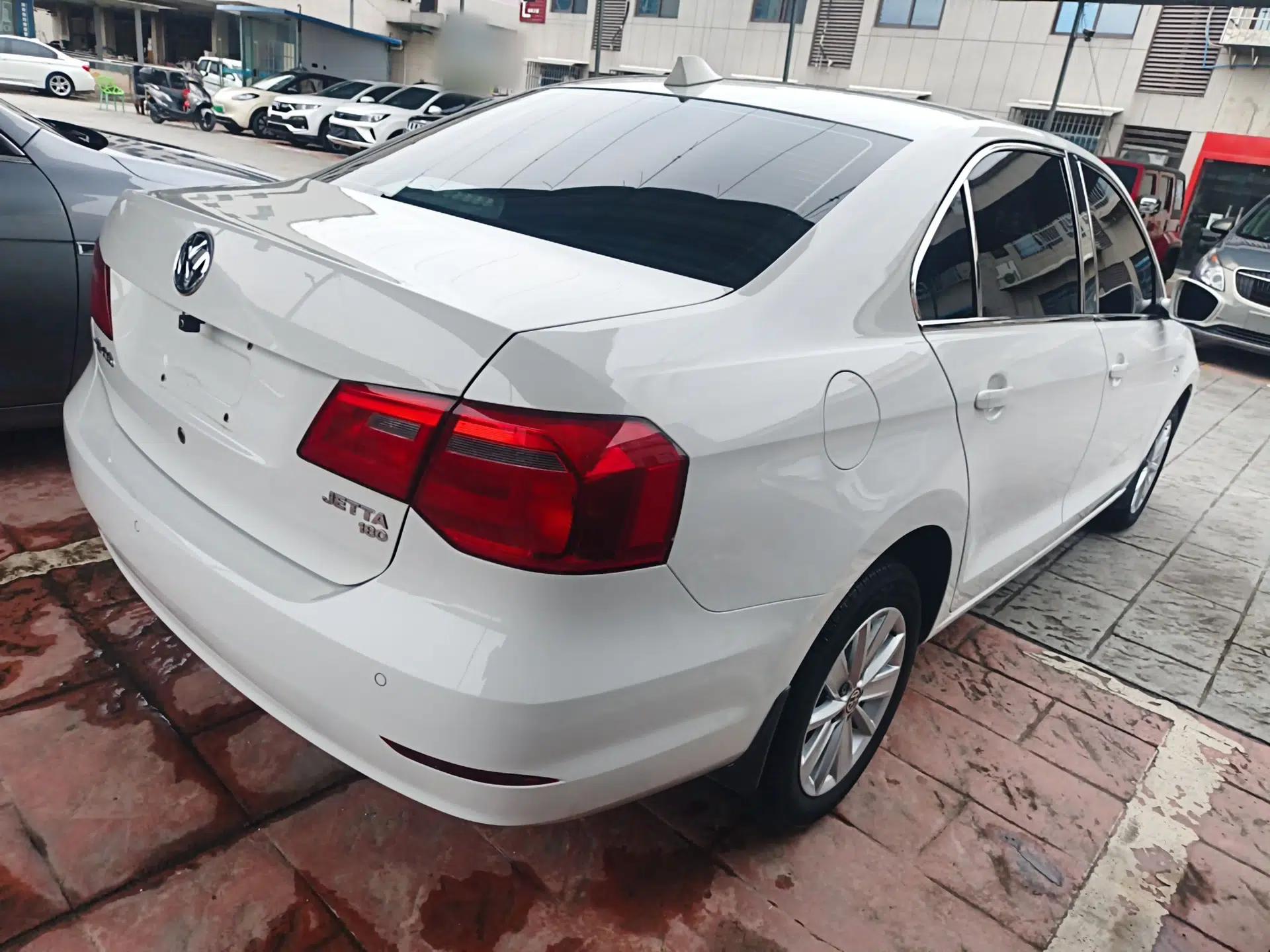 Volkswagen Jetta 2015 Value Edition 1.6L Automatic Comfort Version — миниатюра 7